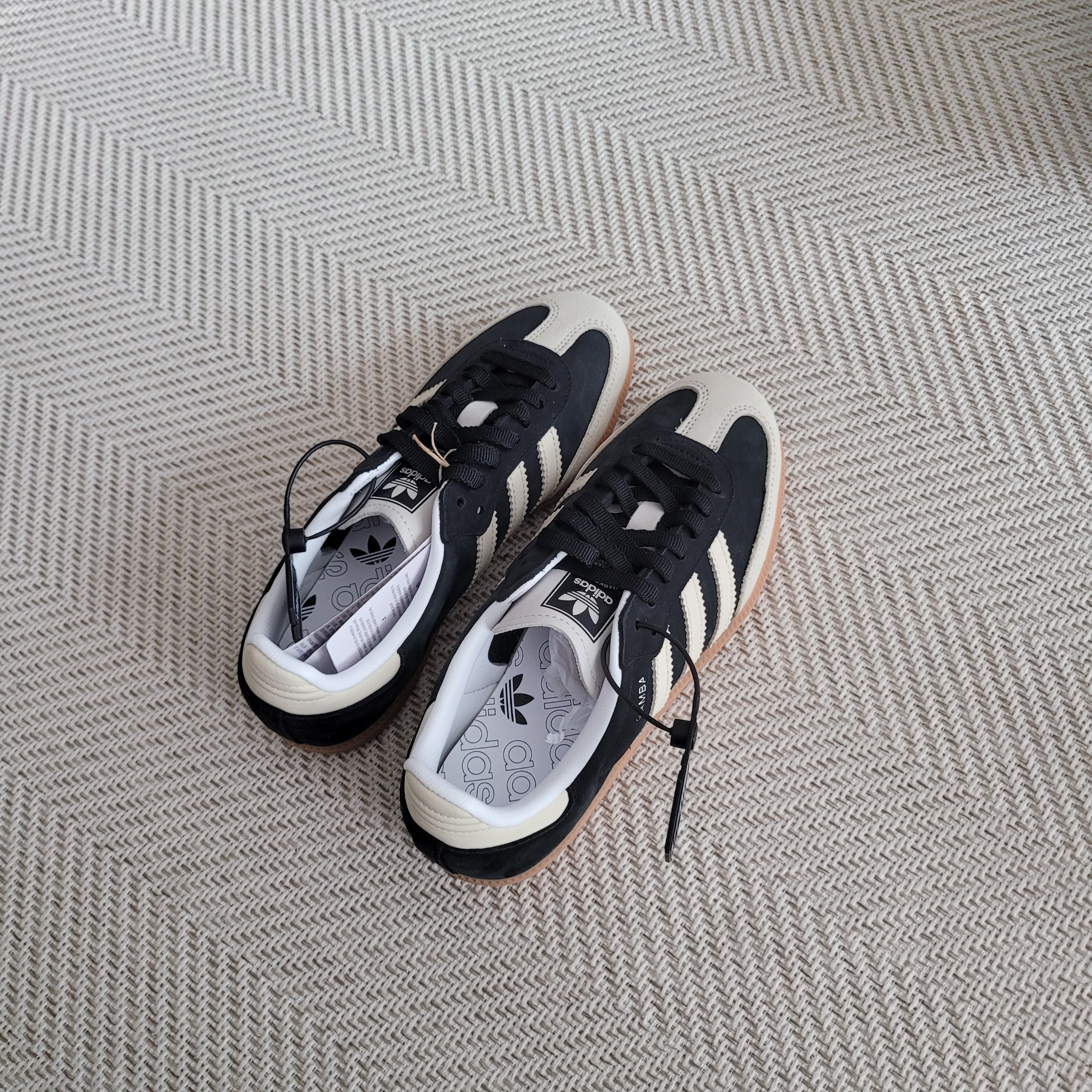(W) Adidas Samba OG Core Black Wonder White 착용 스타일