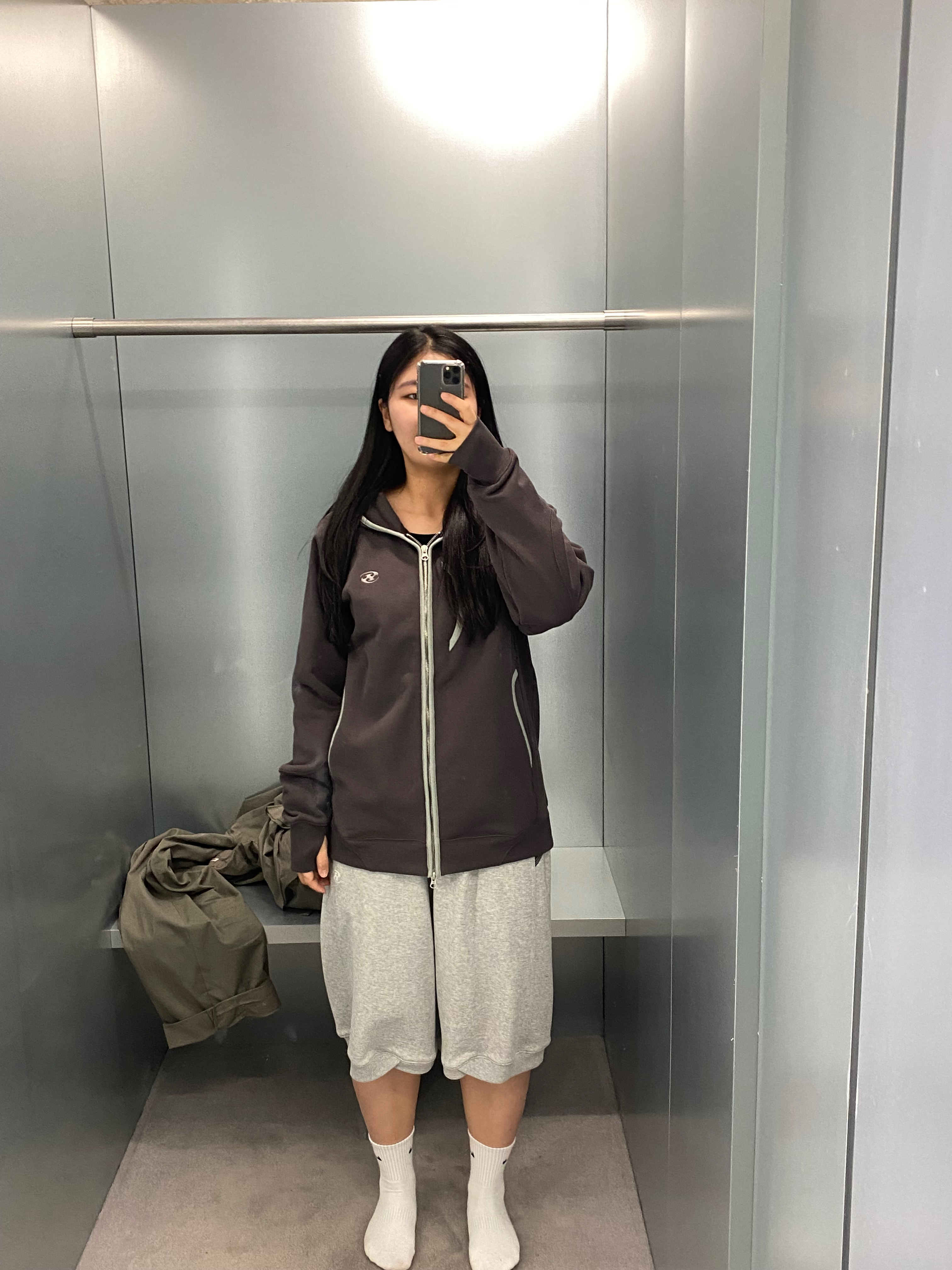 Sansan Gear Hoodie Zip-Up Grey - 24SS, Sansan Gear Sweat Shorts Brown - 24SS 착용 스타일 - 2