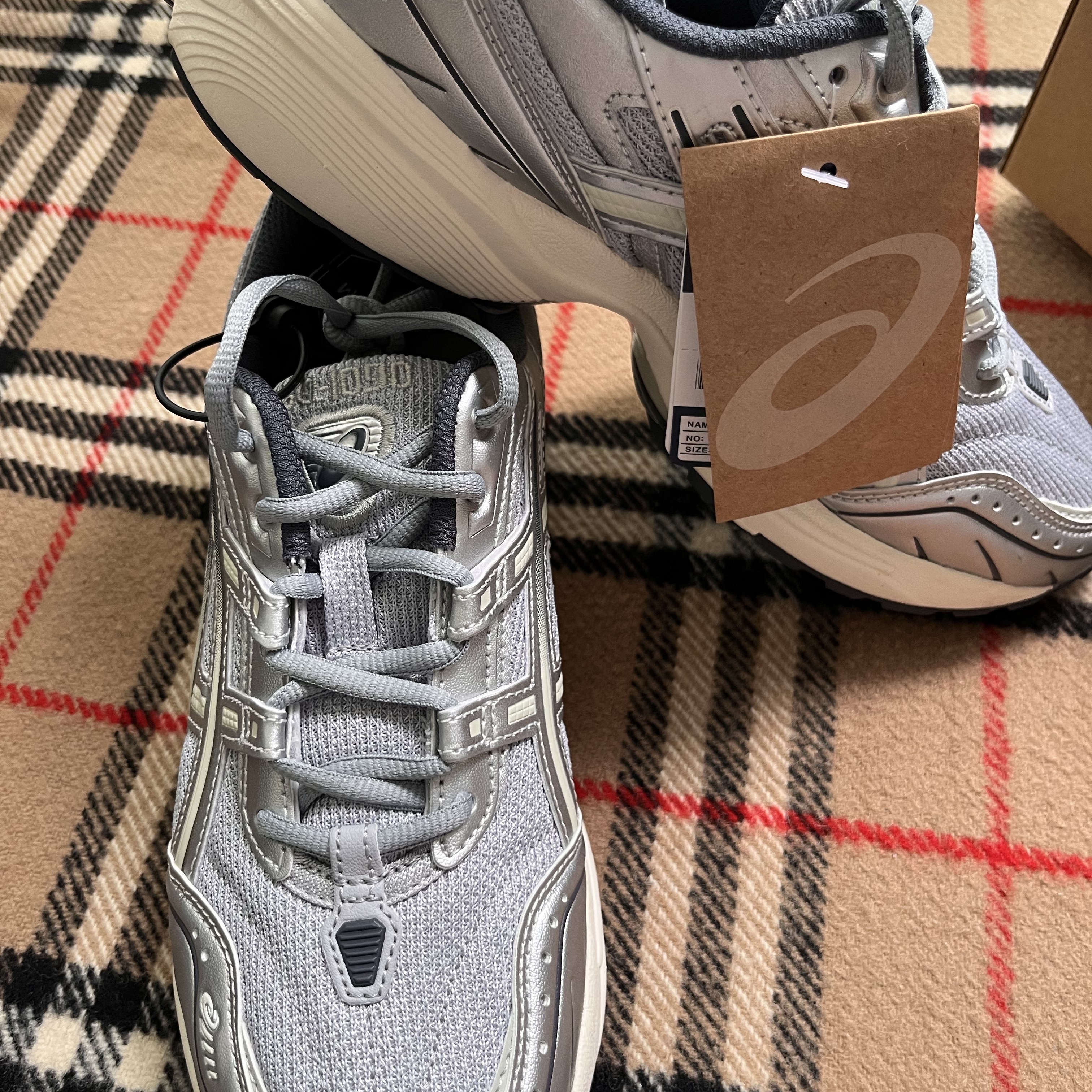 Asics Gel-1090 Piedmont Grey 착용 스타일