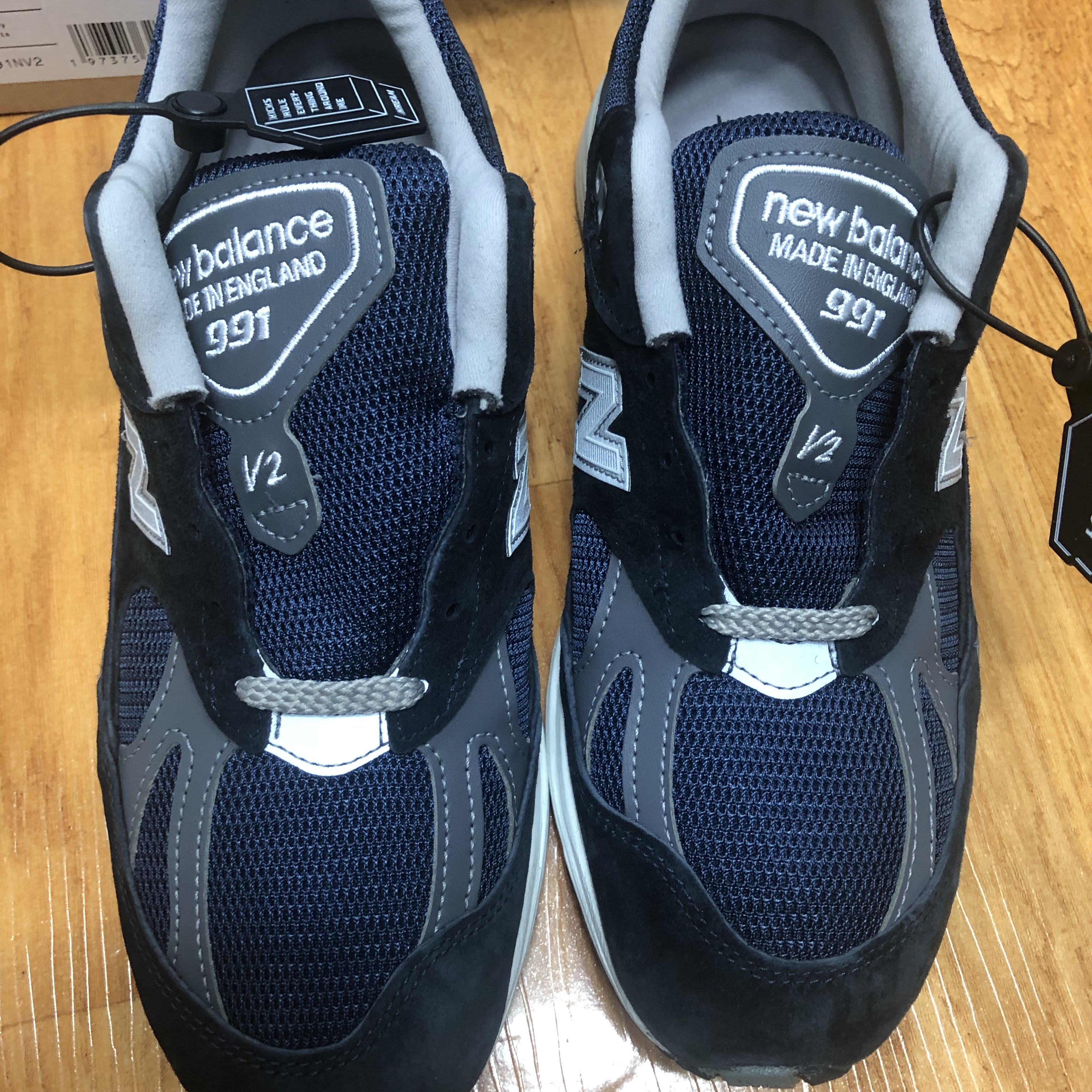 New Balance 991v2 Made in UK Dark Navy Smoked Pearl 착용 스타일