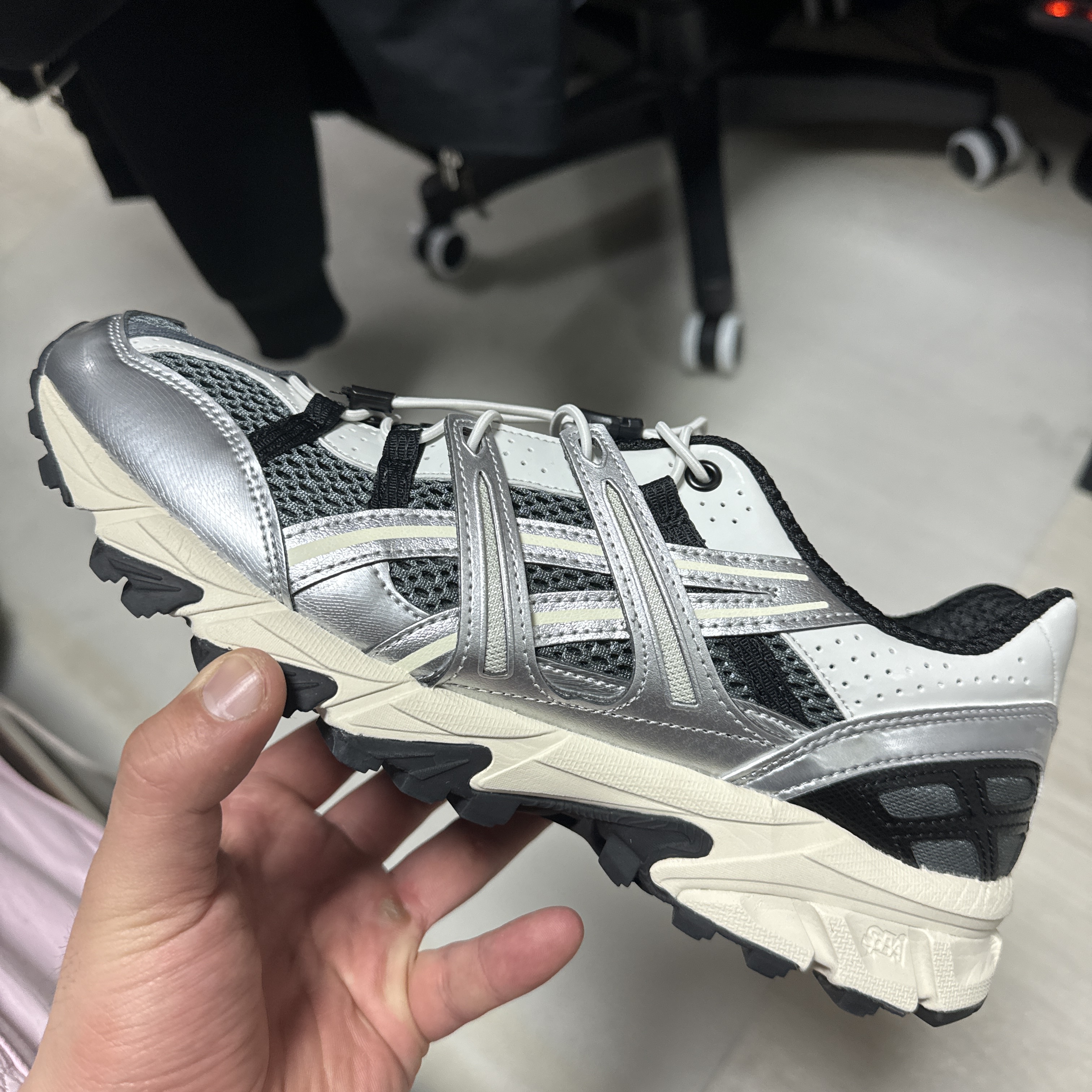 Asics Unlimited Gel-Sonoma 15-50 Steel Grey Pure Silver 착용 스타일