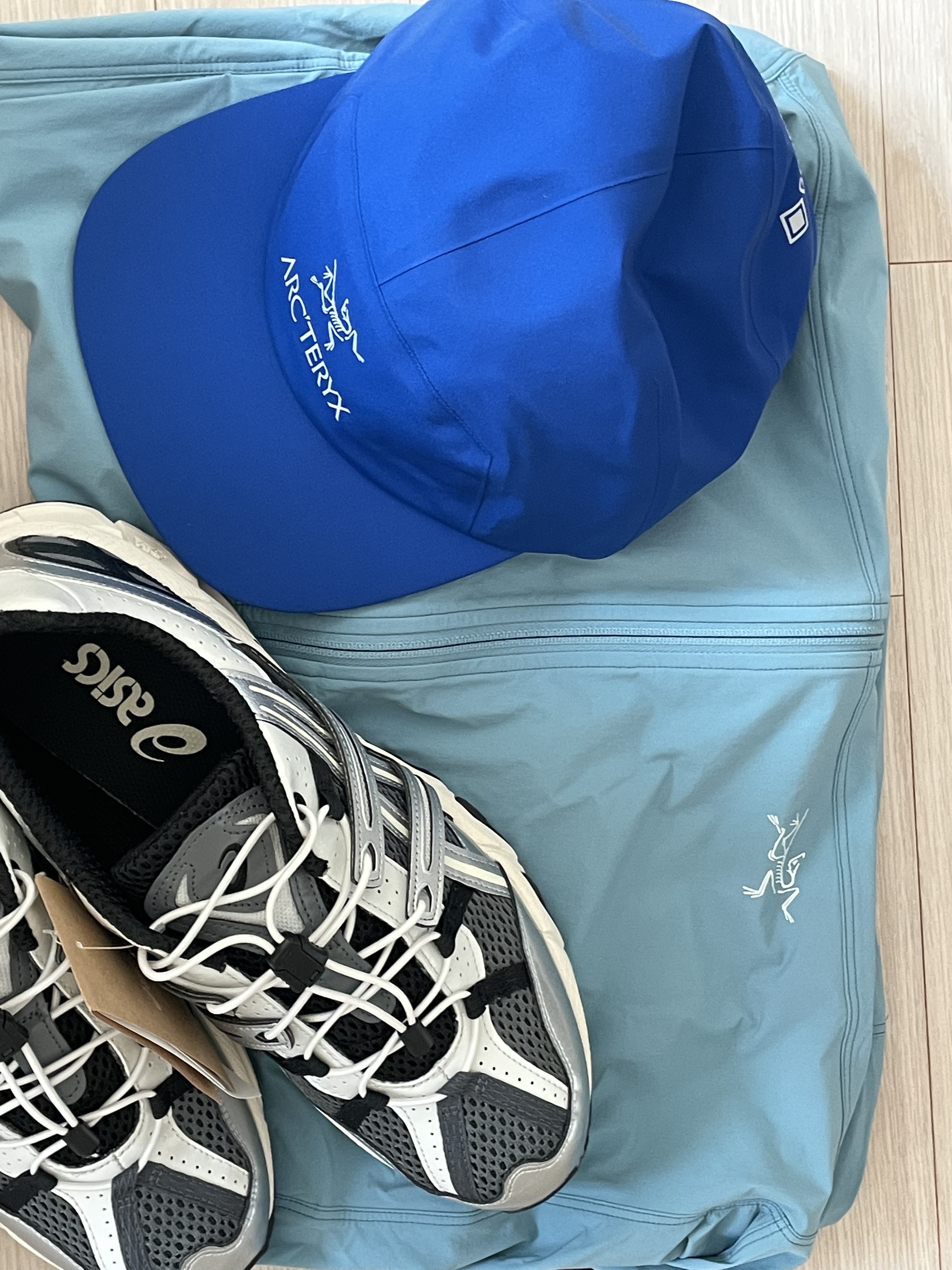 Arc'teryx Gamma Lightweight Hoody Solace, Arc'teryx Gore 5 Panel Cap Vitality 착용 스타일