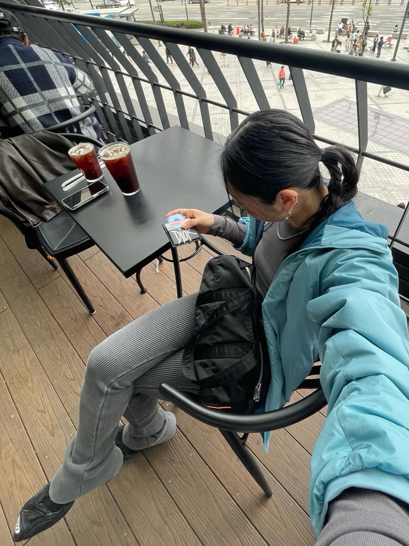 (W) Arc'teryx Atom Hoody Solace, (W) Balenciaga Tyrex Sneakers Black 착용 스타일 - 2