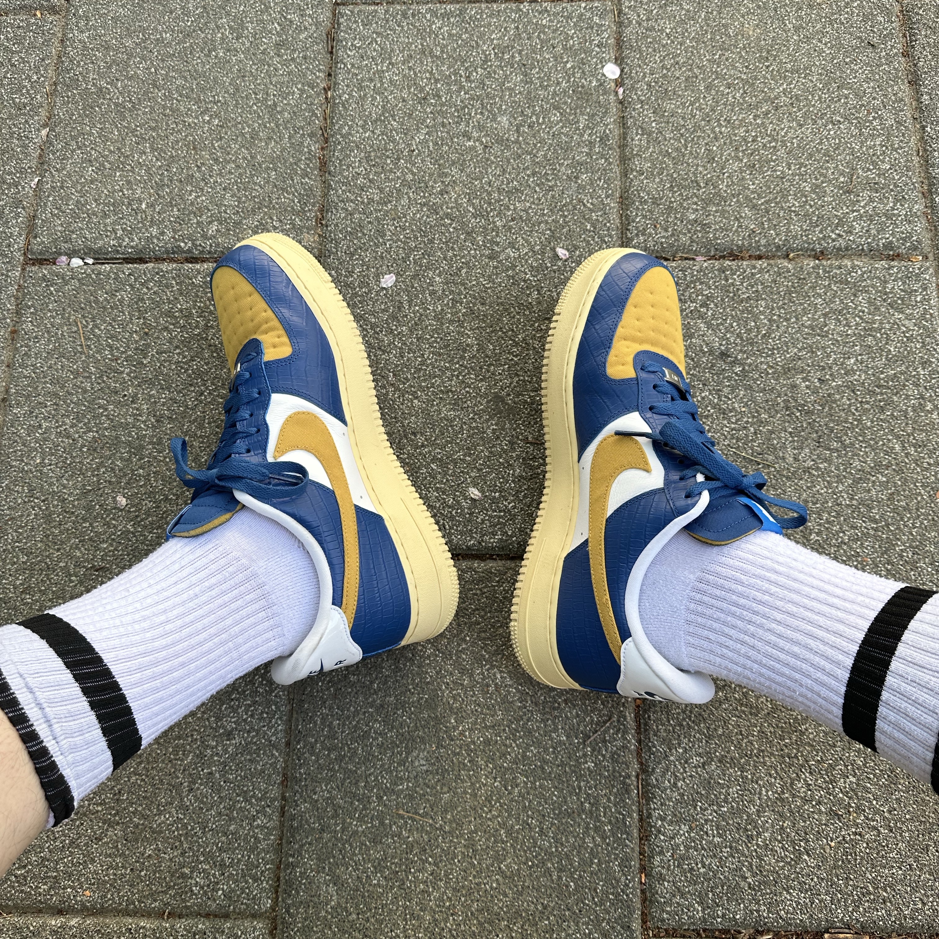 Nike x Undefeated Air Force 1 Low SP 5 On It Court Blue 착용 스타일 - 2