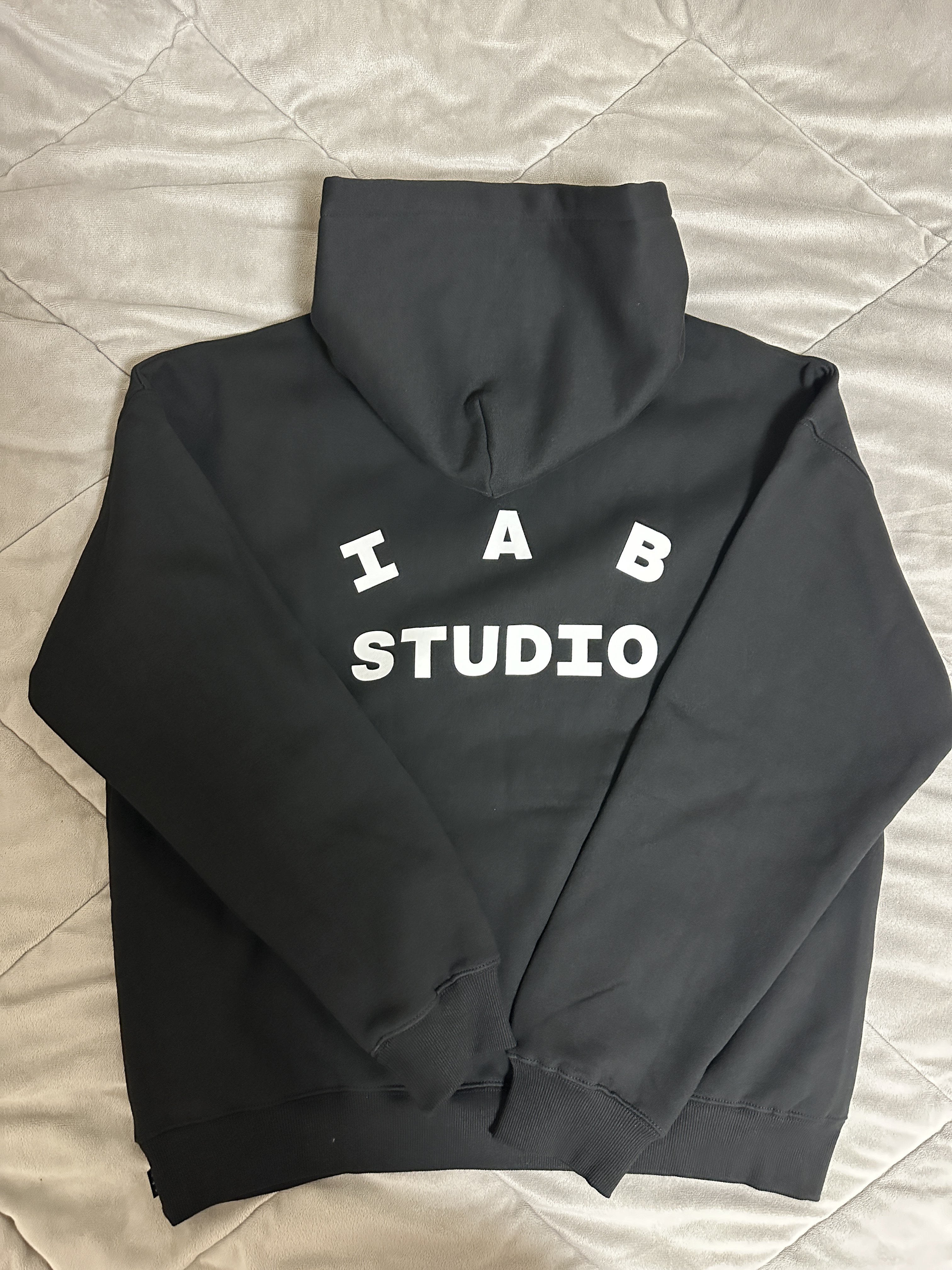 IAB Studio Hoodie Black 착용 스타일 - 2