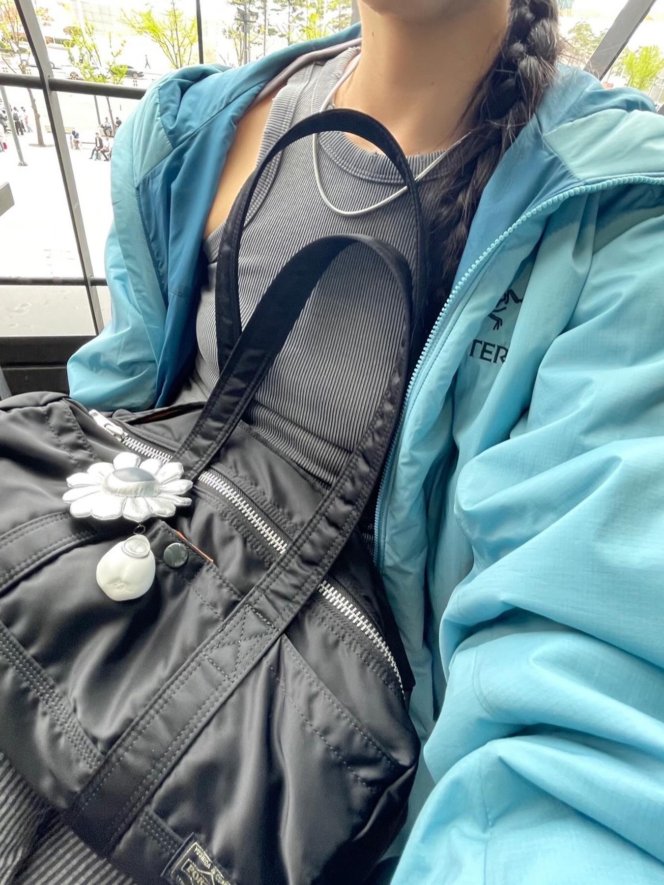 (W) Arc'teryx Atom Hoody Solace, (W) Balenciaga Tyrex Sneakers Black 착용 스타일 - 4
