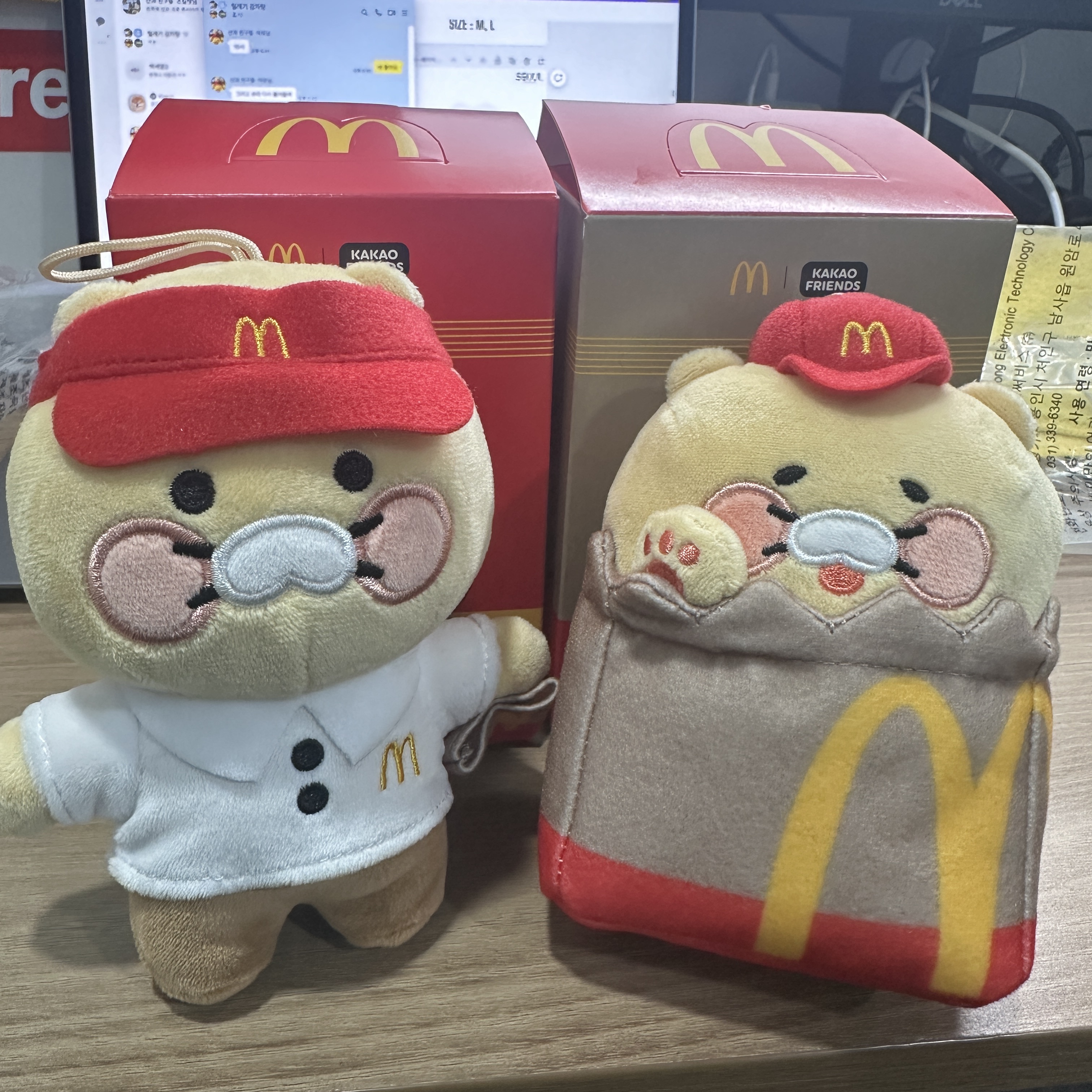McDonald’s x Kakao Friends Crew Choonsik Doll 착용 스타일