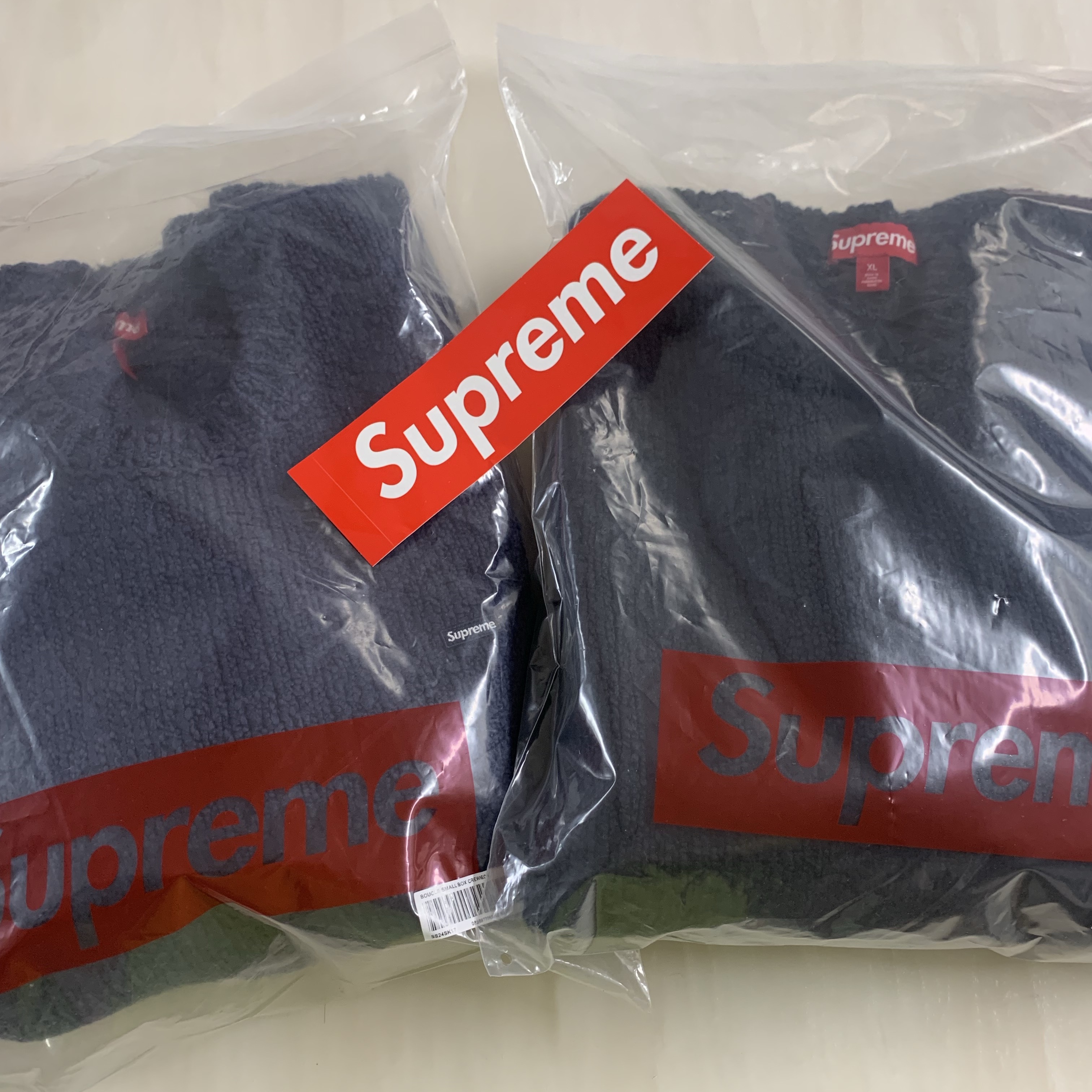 Supreme Boucle Small Box Sweater Navy - 24SS, Supreme Boucle Small Box Sweater Black - 24SS 착용 스타일