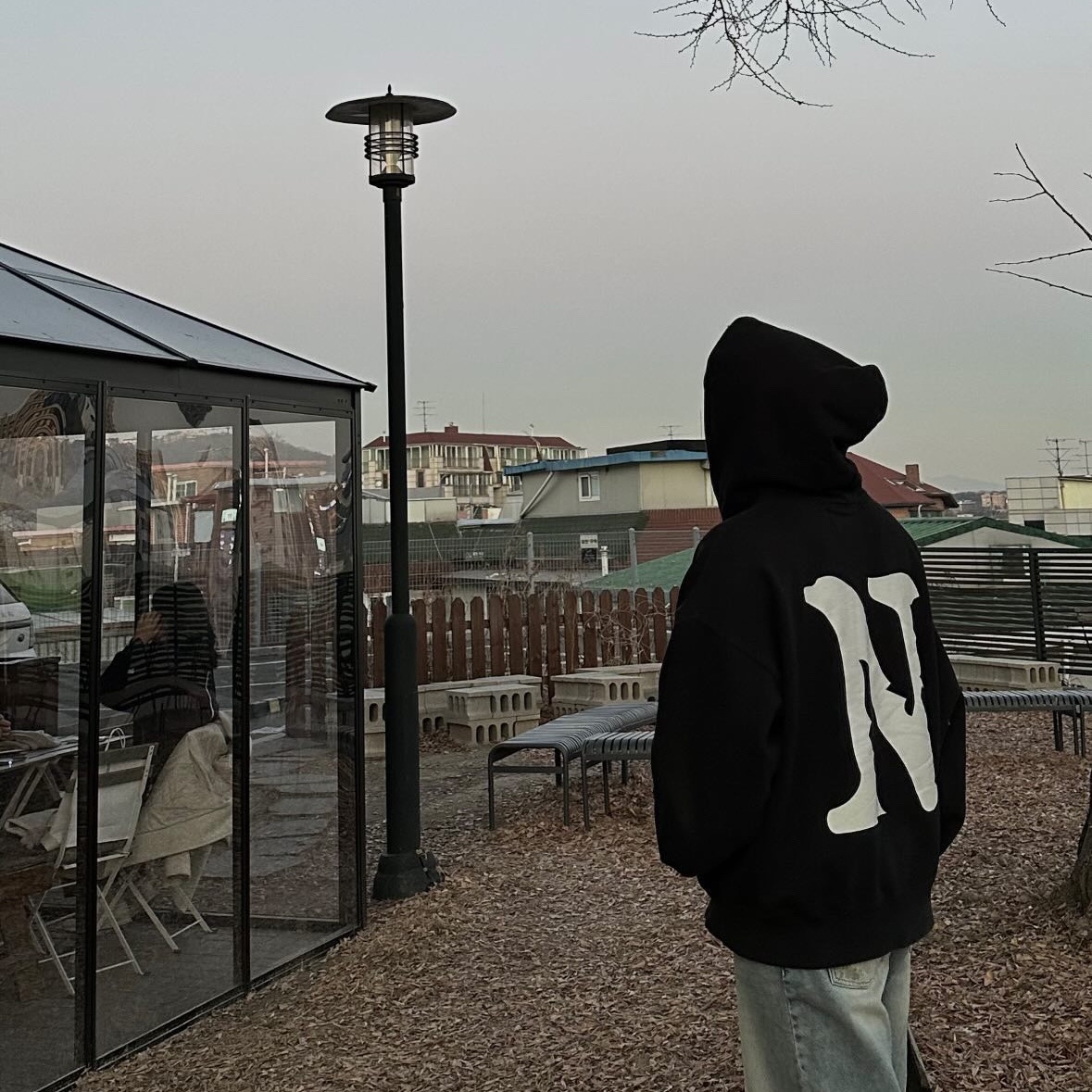 Netherworld Hoodie Black 착용 스타일