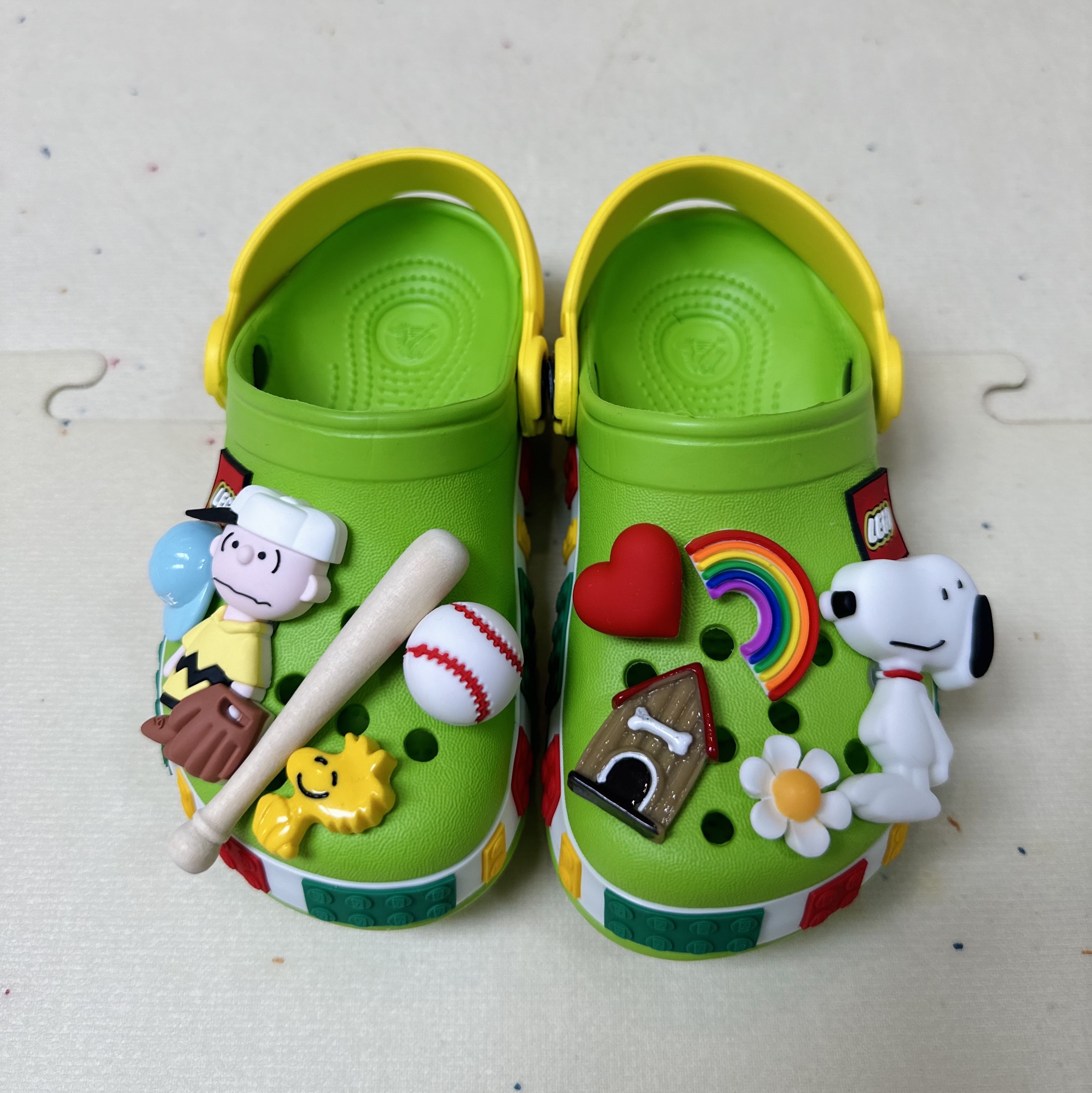(Kids) Crocs Bayaband Clog Army Green 착용 스타일 - 1