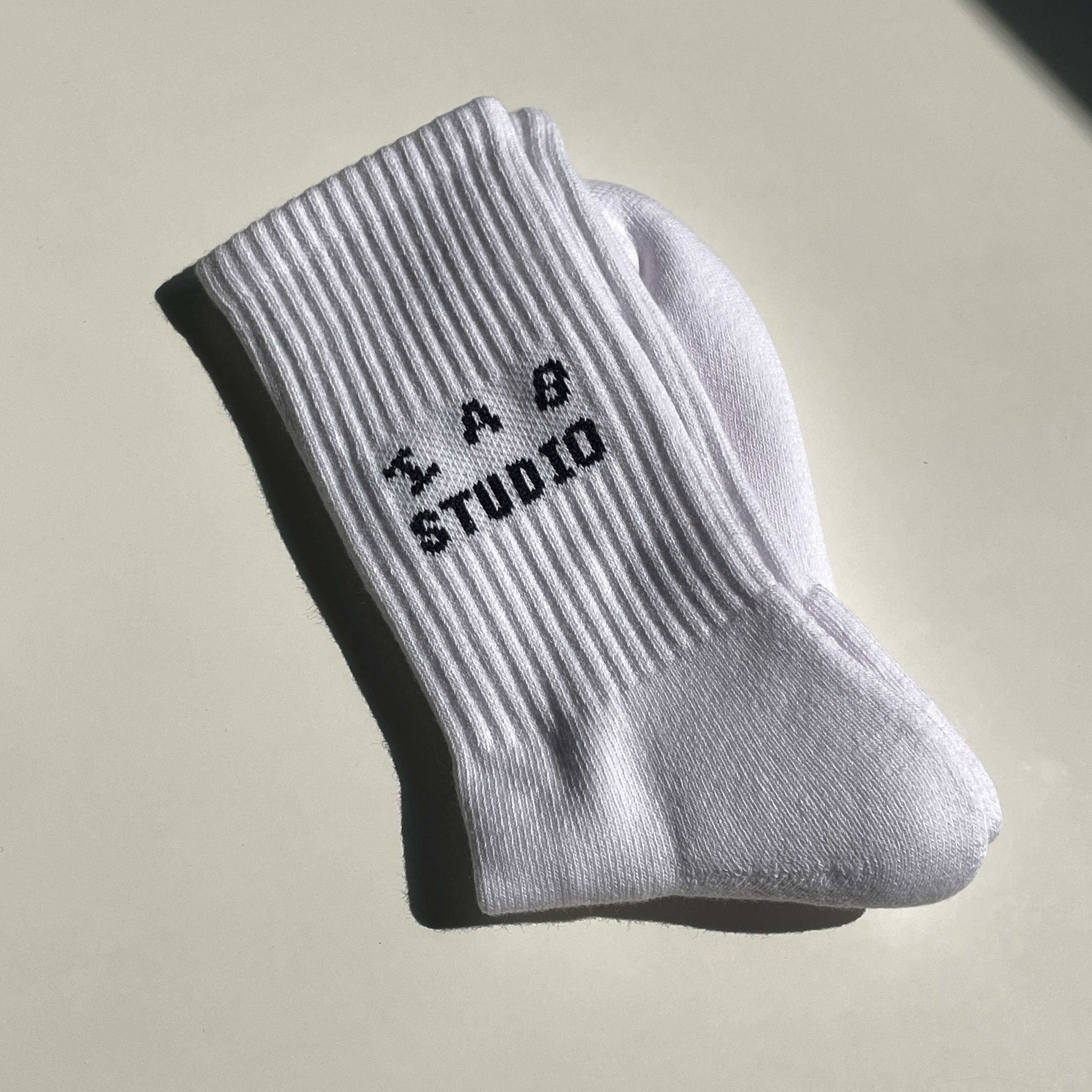 IAB Studio Socks White (5 Pack) 착용 스타일 - 2