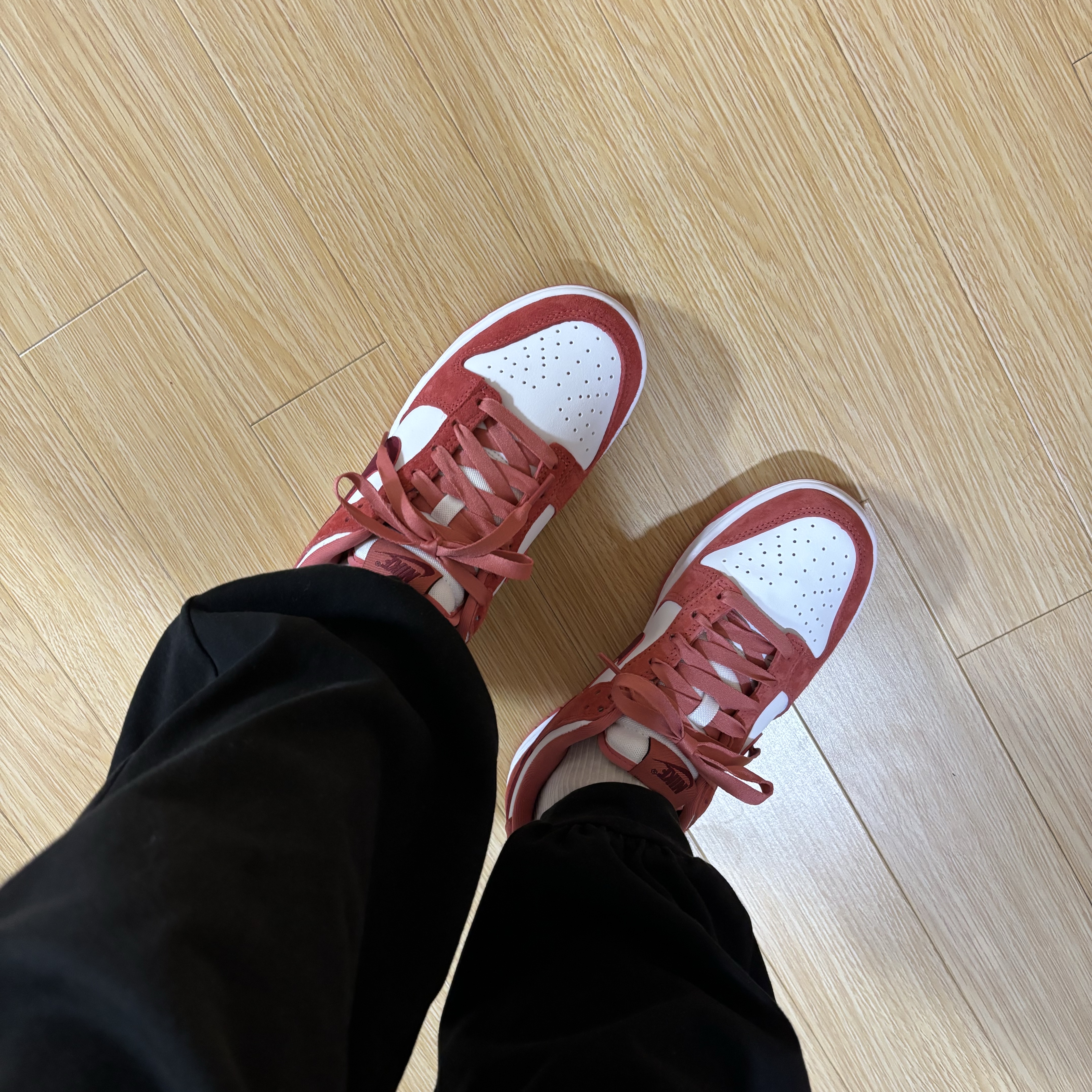 (W) Nike Dunk Low Valentine Day White Adobe 착용 스타일