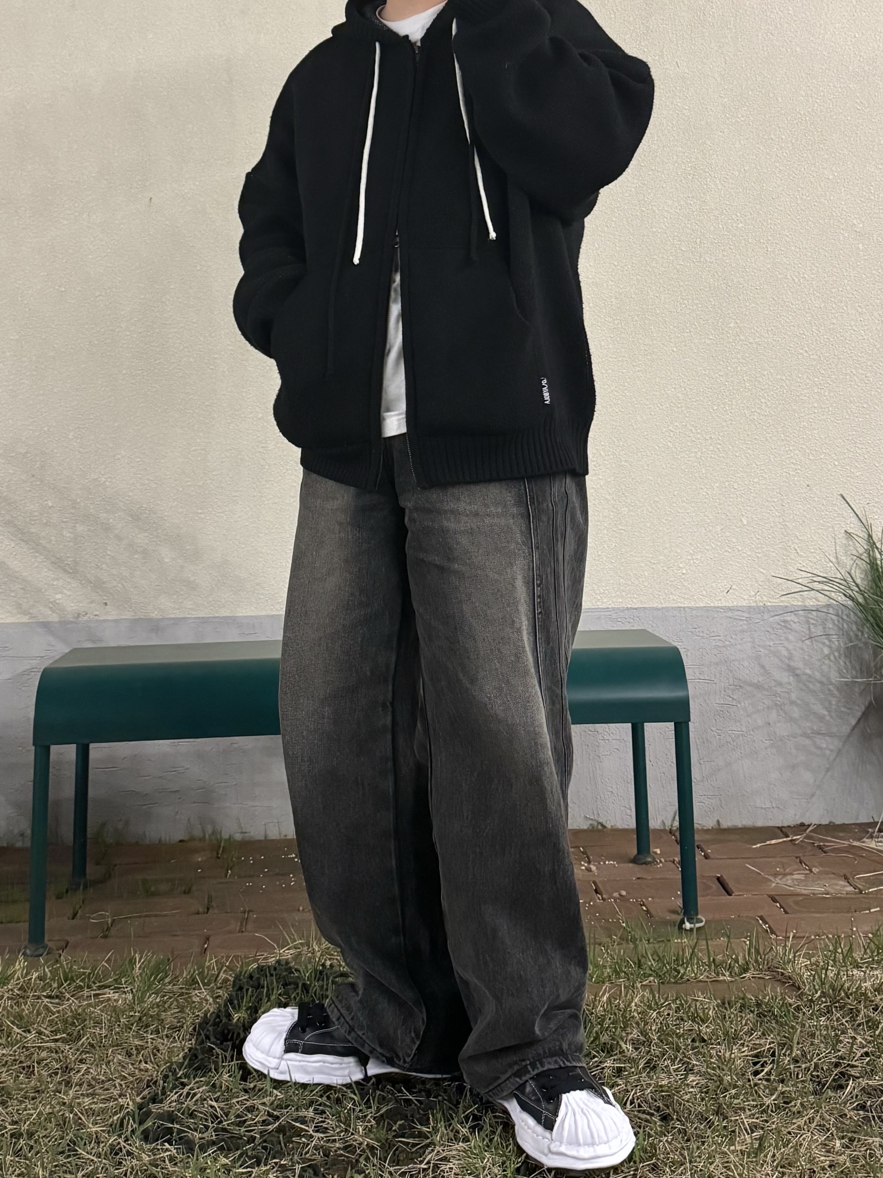 Maison Mihara Yasuhiro Blakey OG Sole Leather Low-top Sneakers Black 착용 스타일 - 2