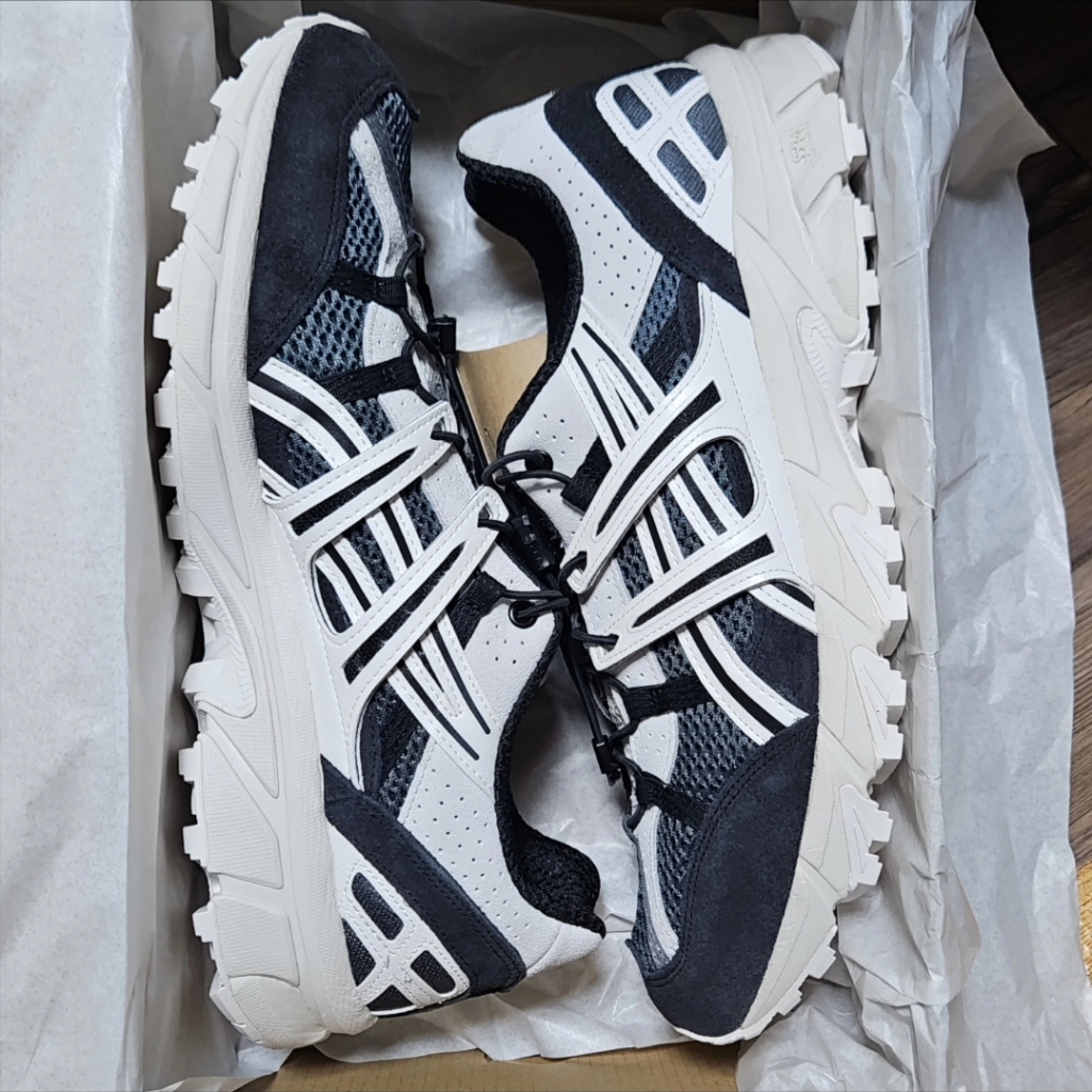 Asics Unlimited Gel-Sonoma 15-50 Carrier Grey White Alyssum 착용 스타일