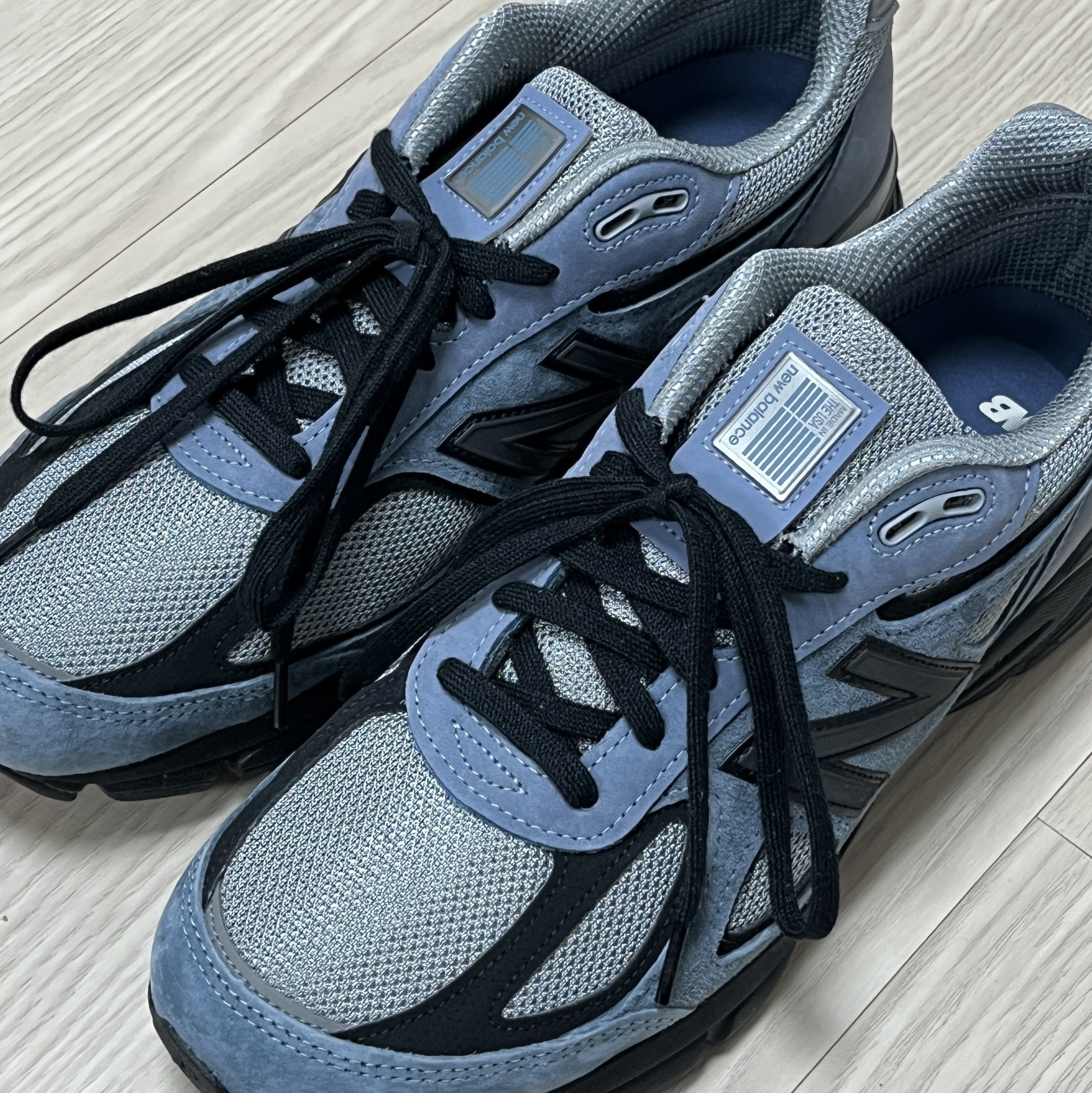 New Balance 990v4 Made in USA Arctic Grey 착용 스타일 - 2