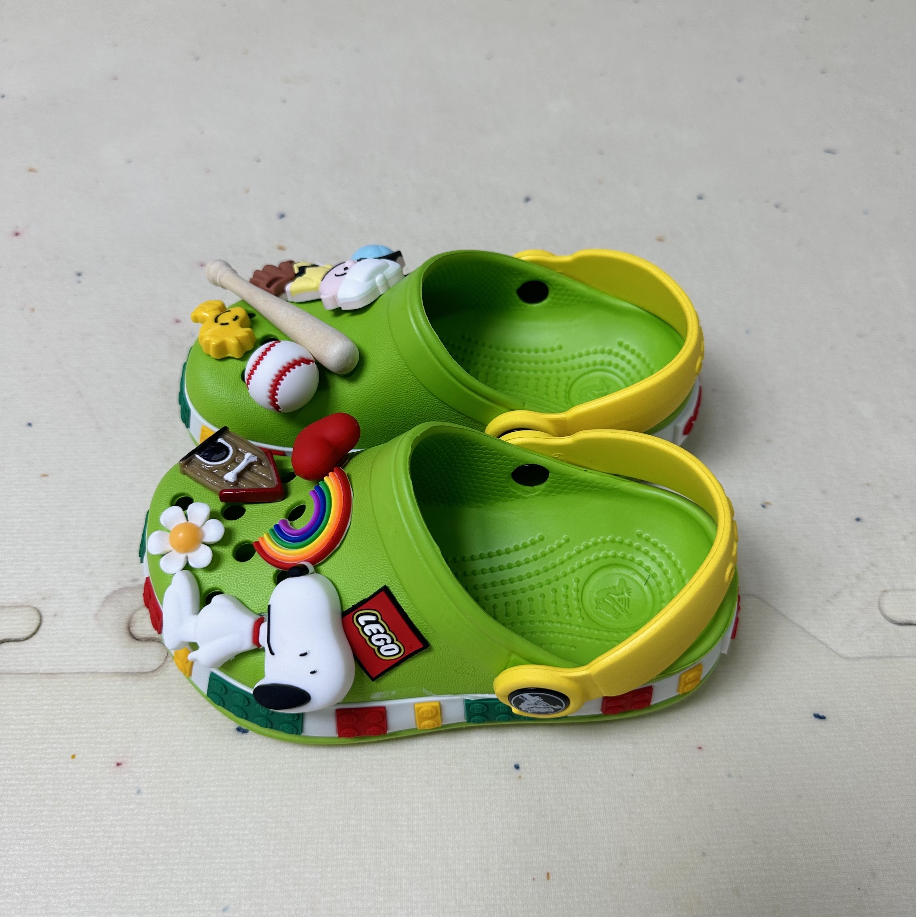 (Kids) Crocs Bayaband Clog Army Green 착용 스타일 - 3