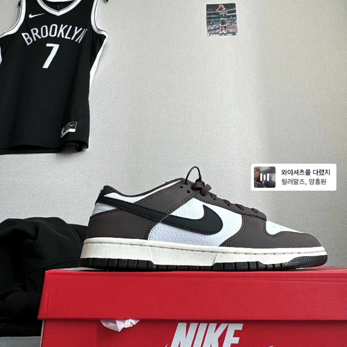 Nike Dunk Low Retro Next Nature Baroque Brown White 착용 스타일 - 2