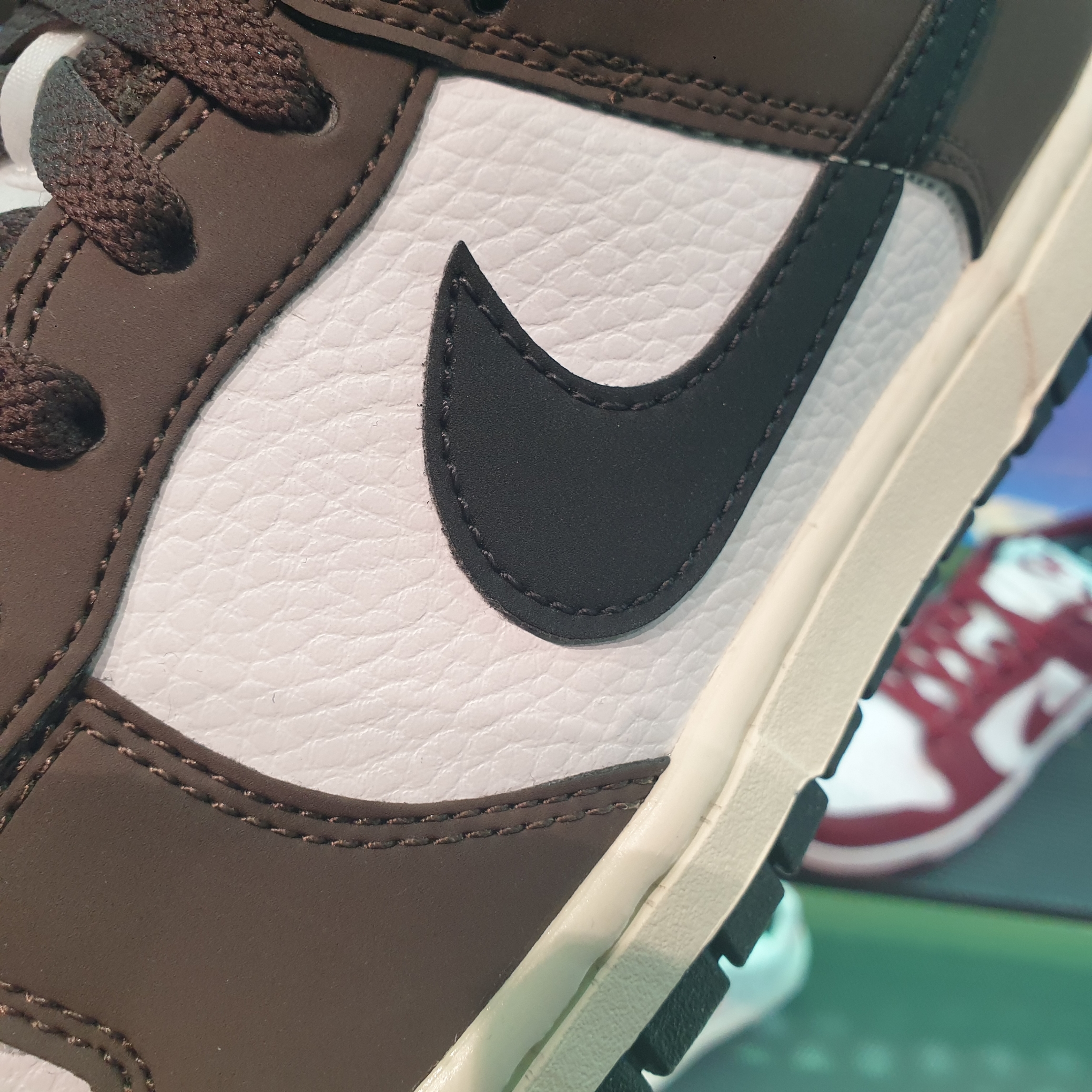 Nike Dunk Low Retro Next Nature Baroque Brown White 착용 스타일 - 2