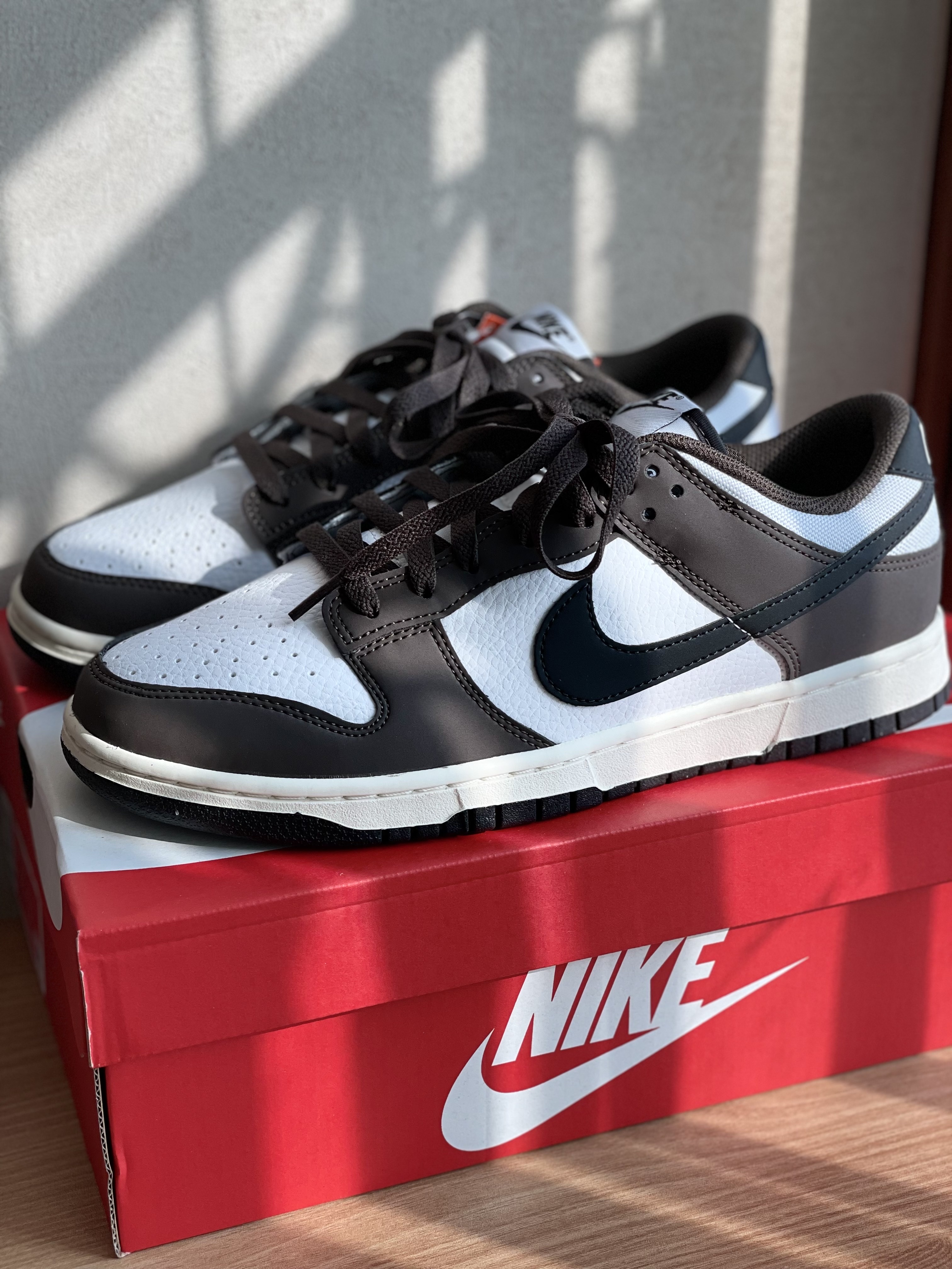 Nike Dunk Low Retro Next Nature Baroque Brown White 착용 스타일 - 2