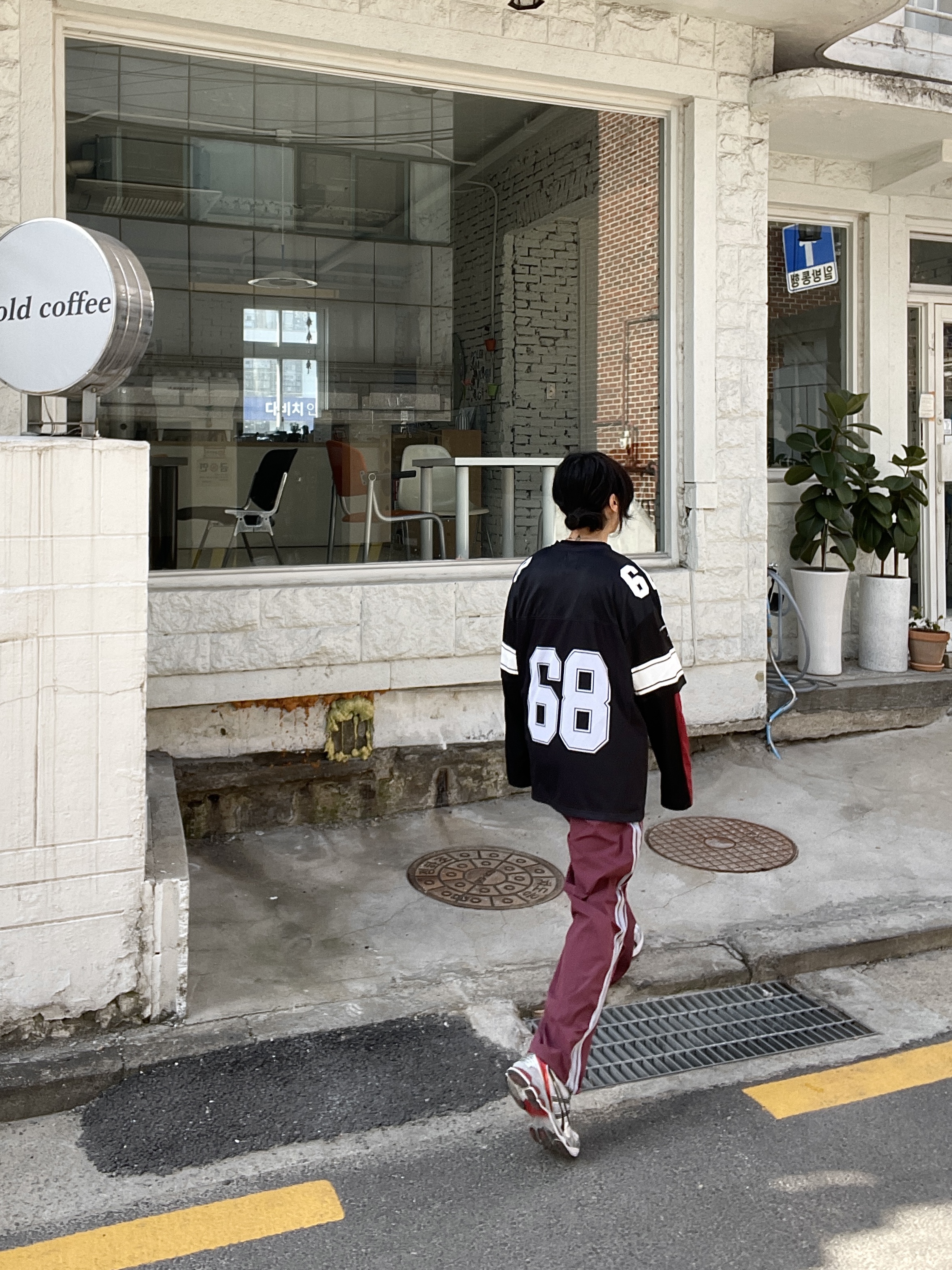 Asics Gel-Kayano 14 White Classic Red, Gentle Monster x Maison Margiela MM007 Black Black 착용 스타일 - 3