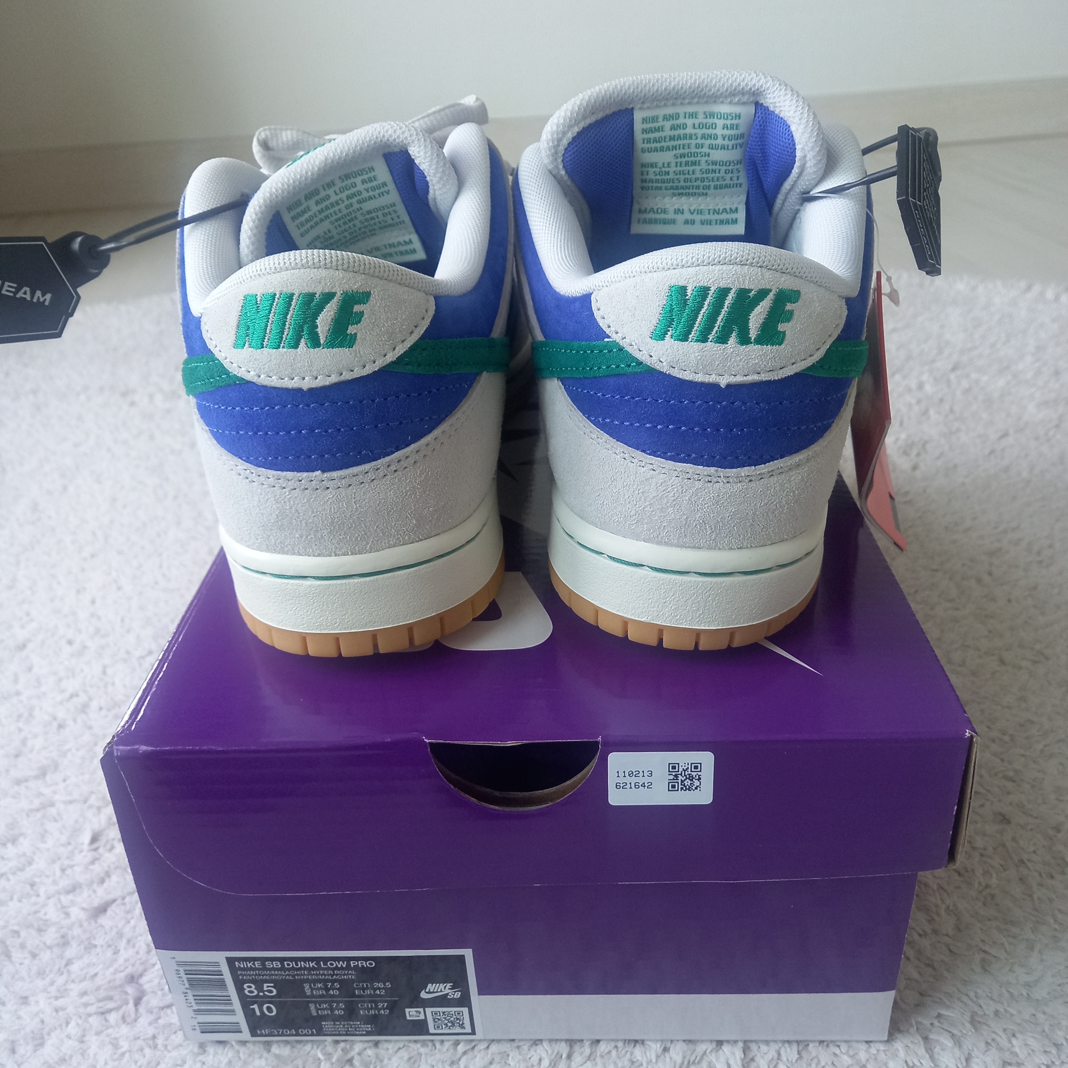 Nike SB Dunk Low Pro Phantom and Hyper Royal, Needles Narrow Track Pants Poly Smooth Royal 착용 스타일 - 10