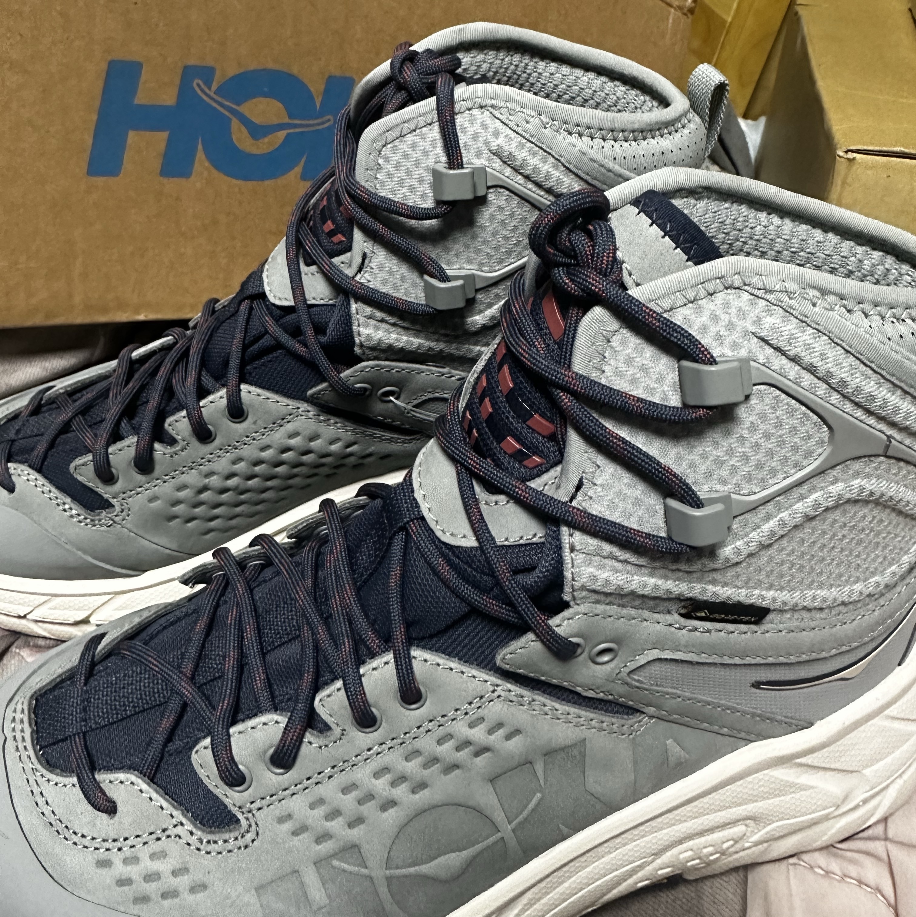 Hoka Tor Ultra High Limstone Shifting Sand 착용 스타일 - 2