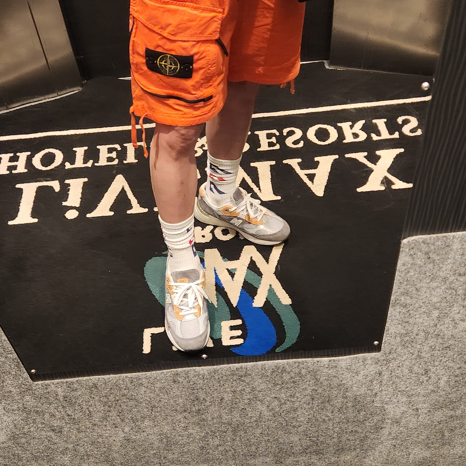 Supreme x The North Face S/S Top White - 24SS, Jordan 1 x Trophy Room Retro Low OG SP Sail Varsity Red 착용 스타일 - 5