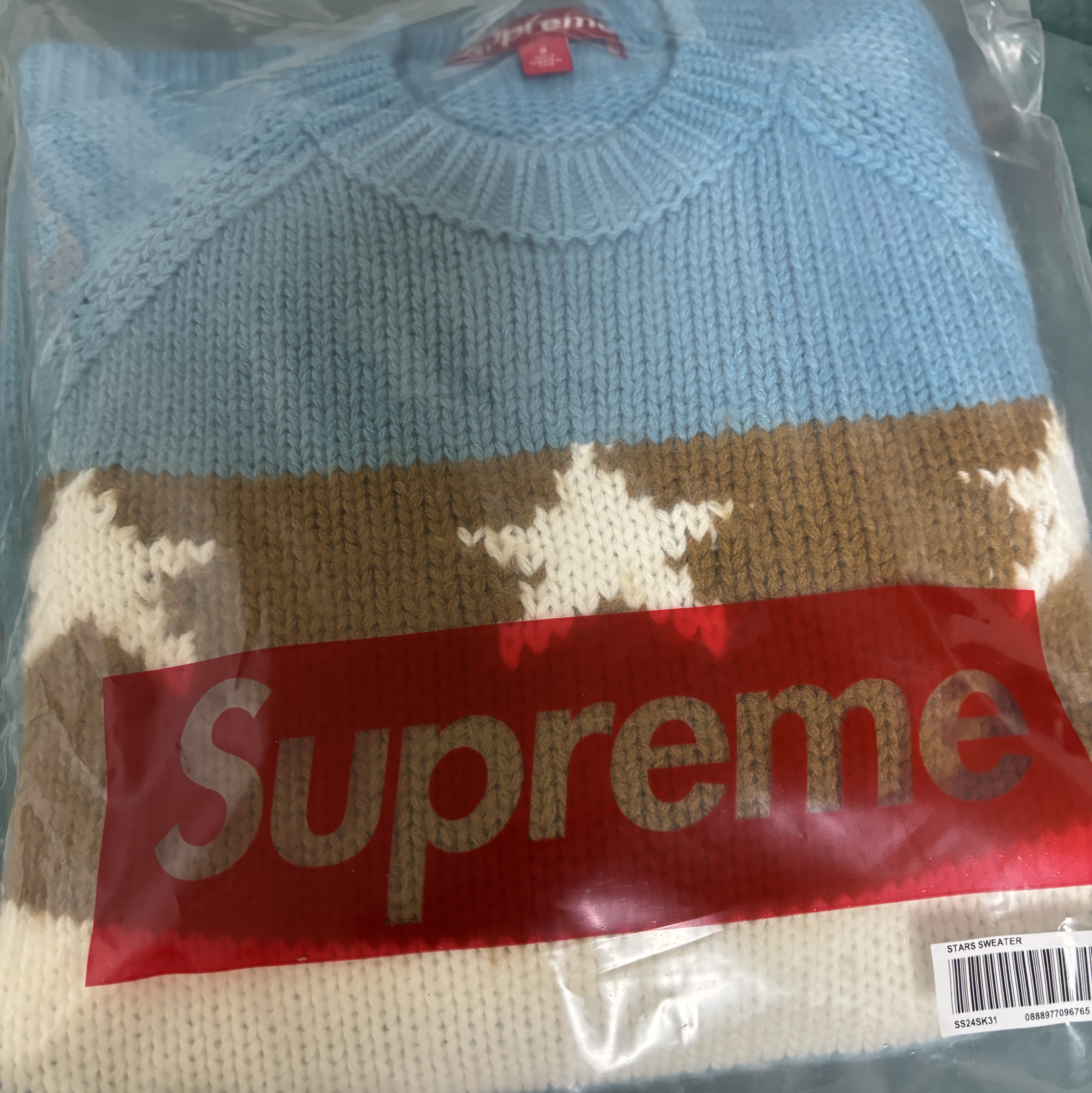 Supreme Stars Sweater Dusty Blue - 24SS 착용 스타일