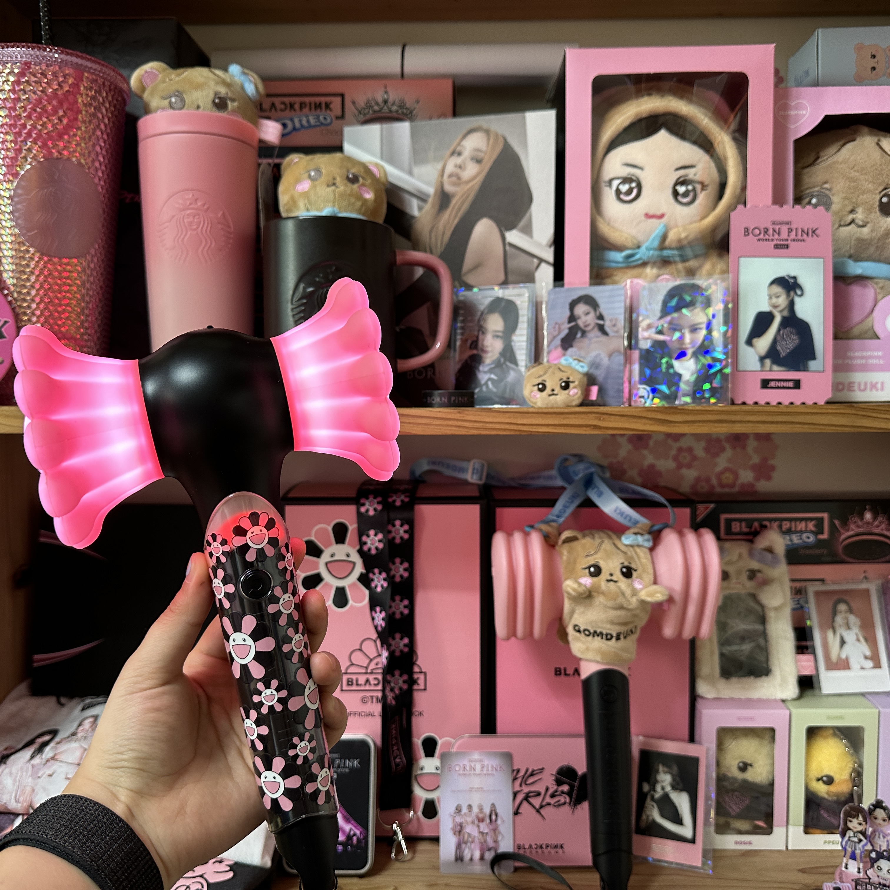 Kaikai Kiki x Blackpink Lightstick 착용 스타일