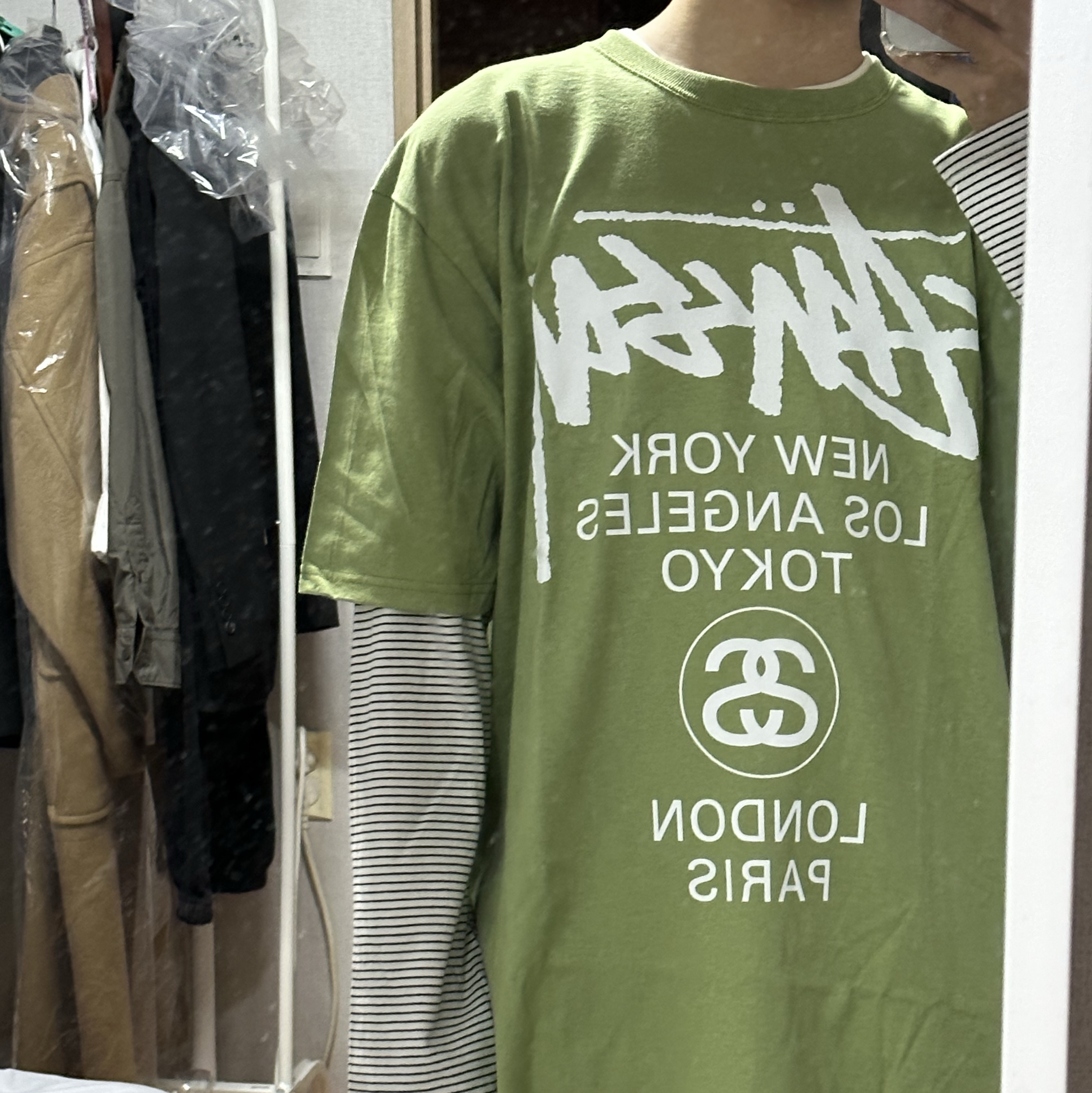 Stussy World Tour T-Shirt Moss 2023 착용 스타일