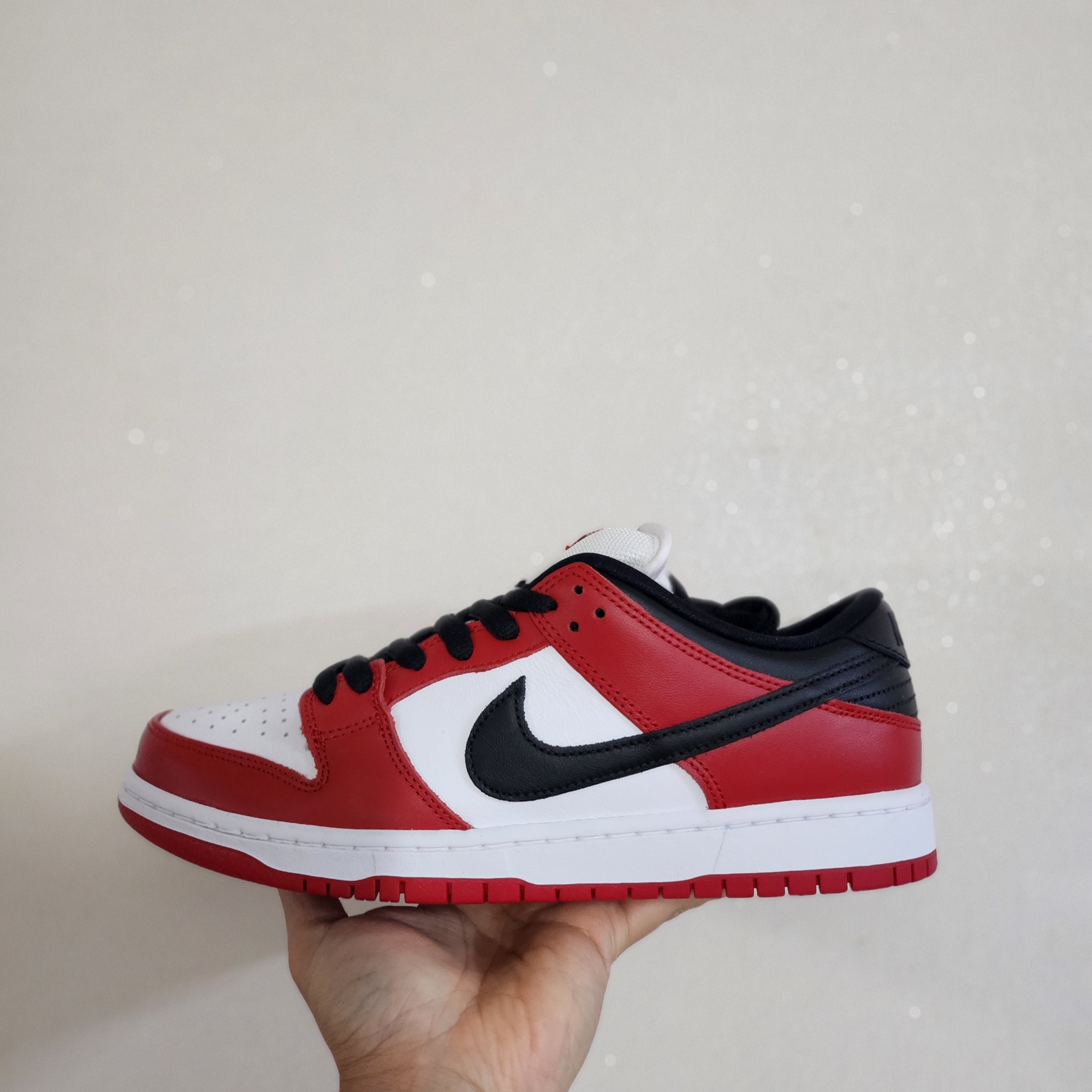 Nike SB Dunk Low Pro Chicago 착용 스타일 - 1