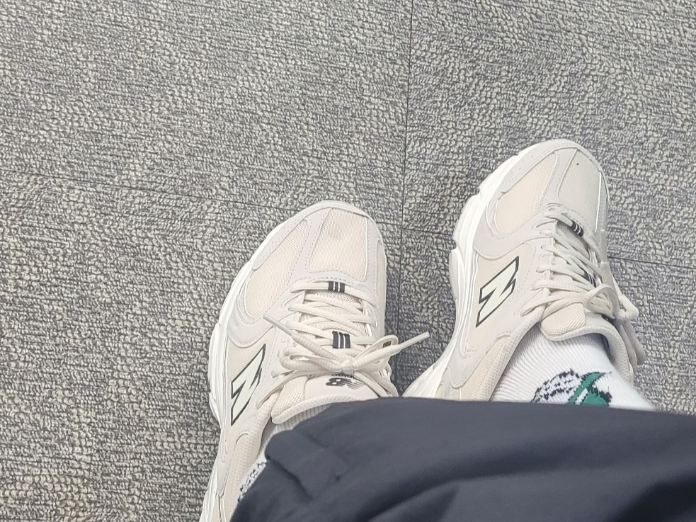 New Balance 530 Ivory 착용 스타일 - 1