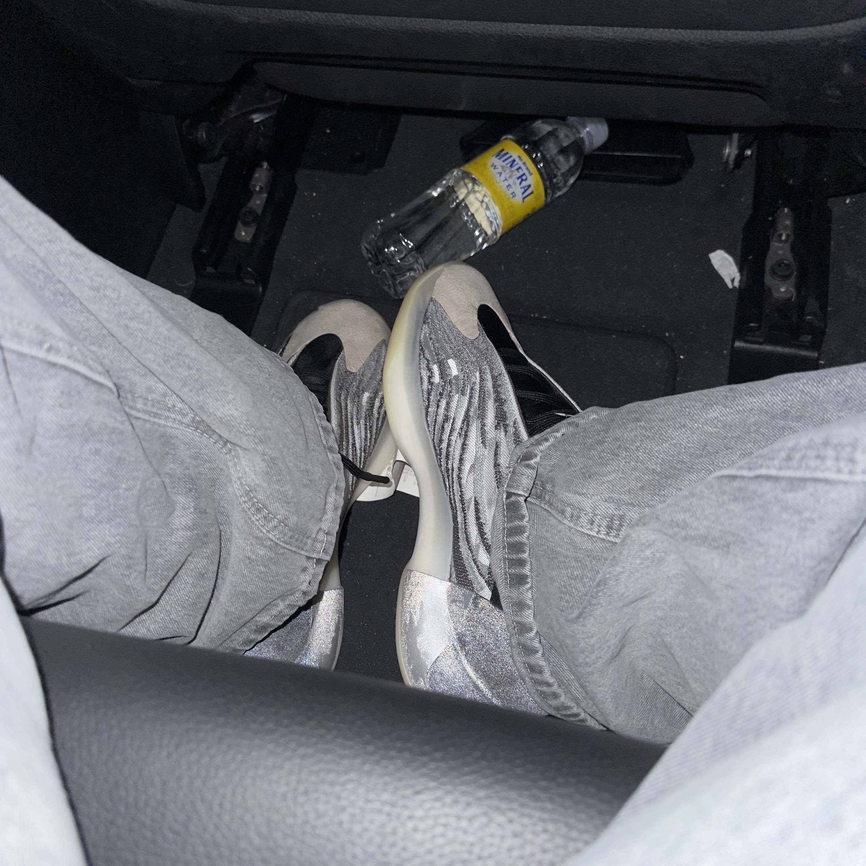 Adidas Yeezy QNTM Lifestyle 착용 스타일