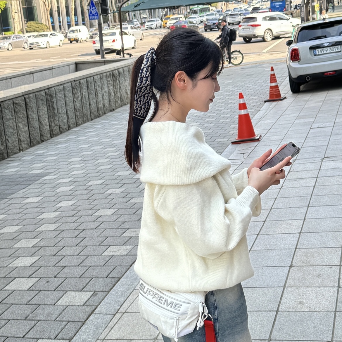 Supreme Waist Bag White - 23FW 착용 스타일 - 1