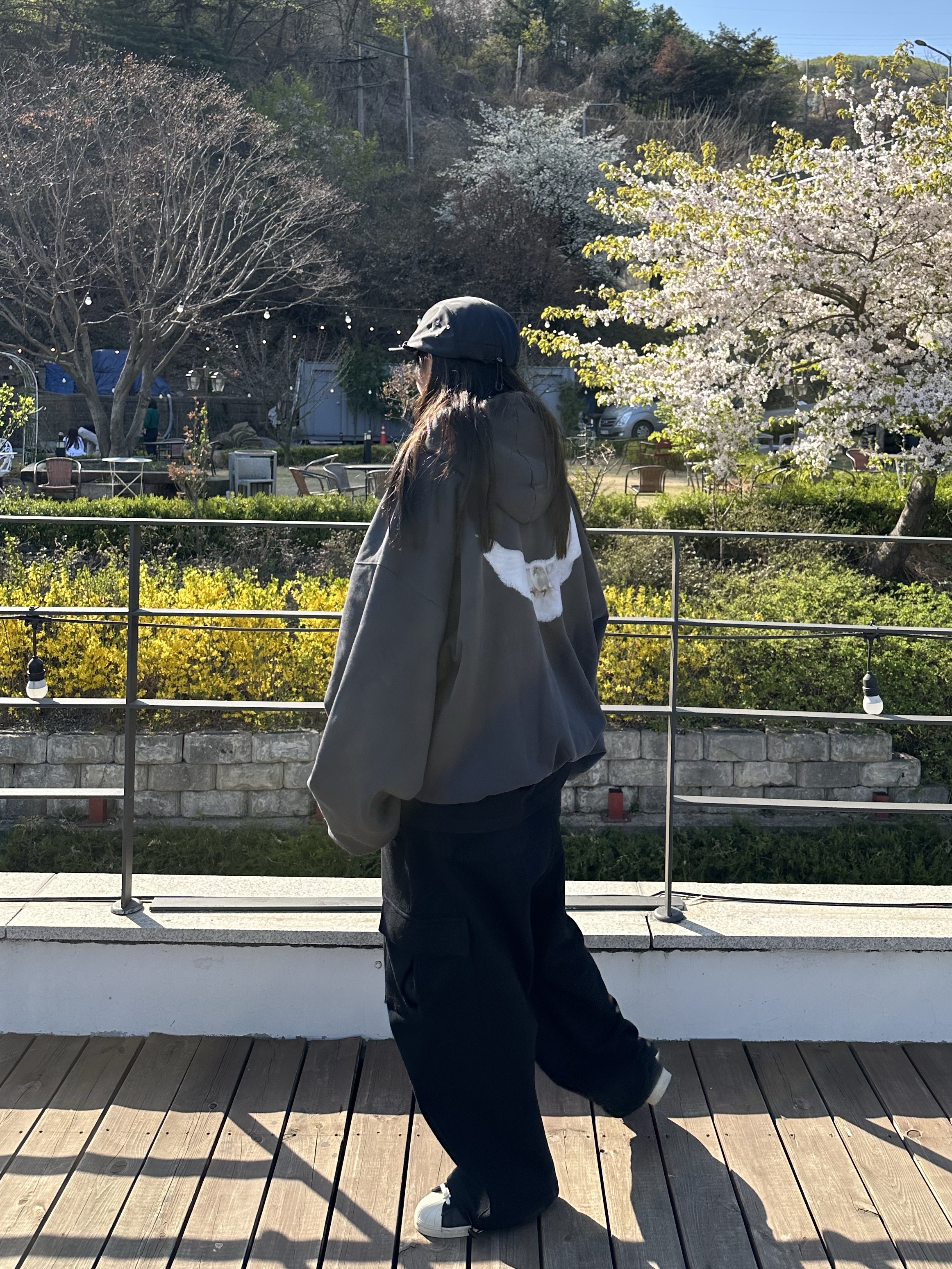 YOUCHE QS Duck Cap Black, Yeezy Gap Engineered By Balenciaga Dove Hoodie Black 착용 스타일 - 3