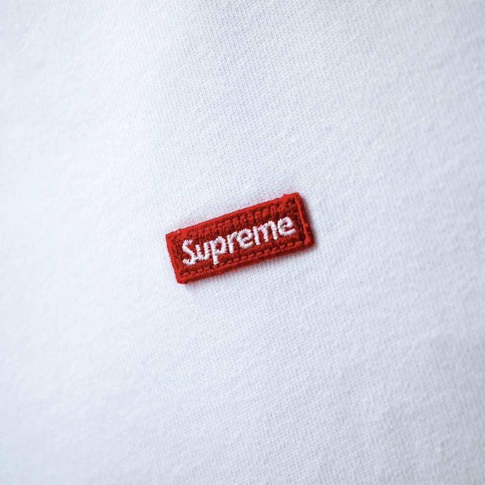 Nike x Supreme Air Force 1 Low White, Supreme Small Box LS T-Shirt White - 24SS 착용 스타일 - 4