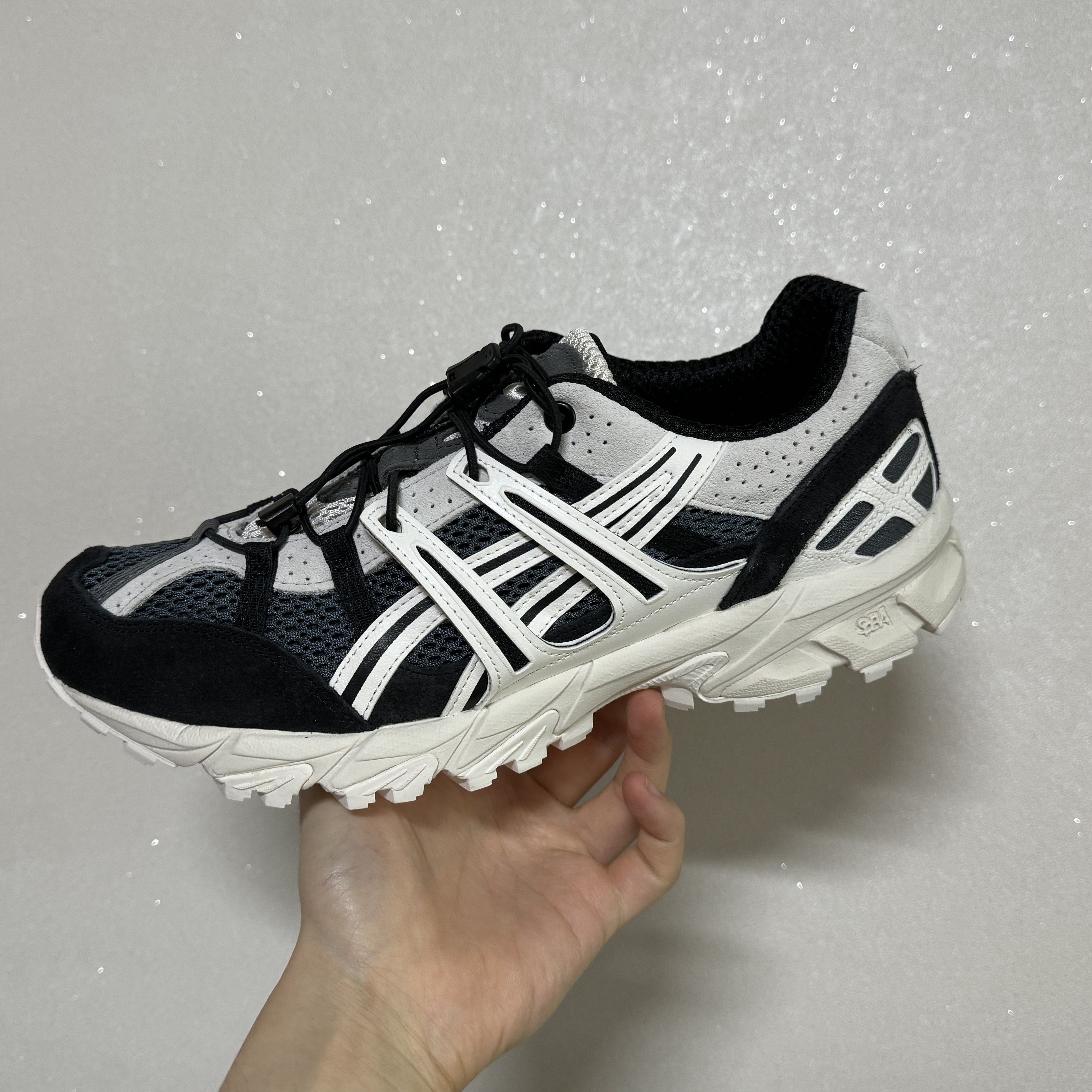 Asics Unlimited Gel-Sonoma 15-50 Carrier Grey White Alyssum 착용 스타일 - 2