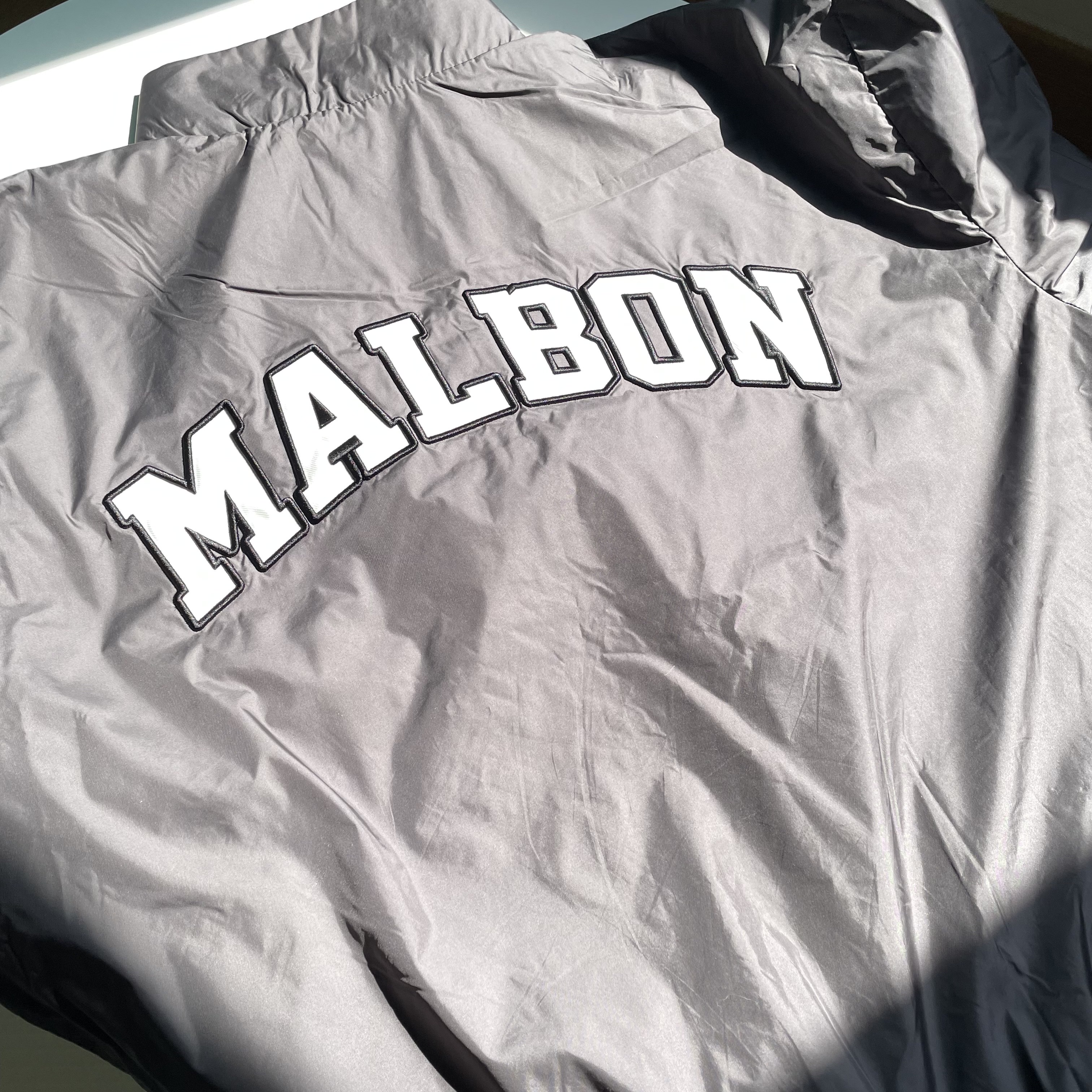 Malbon Golf Buckets 1/4 Zip Piste Beige 착용 스타일 - 2