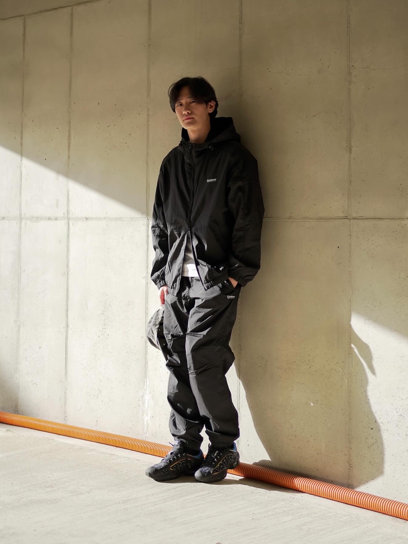 Nike x Supreme Air Max Tailwind 4 Black 착용 스타일 - 2