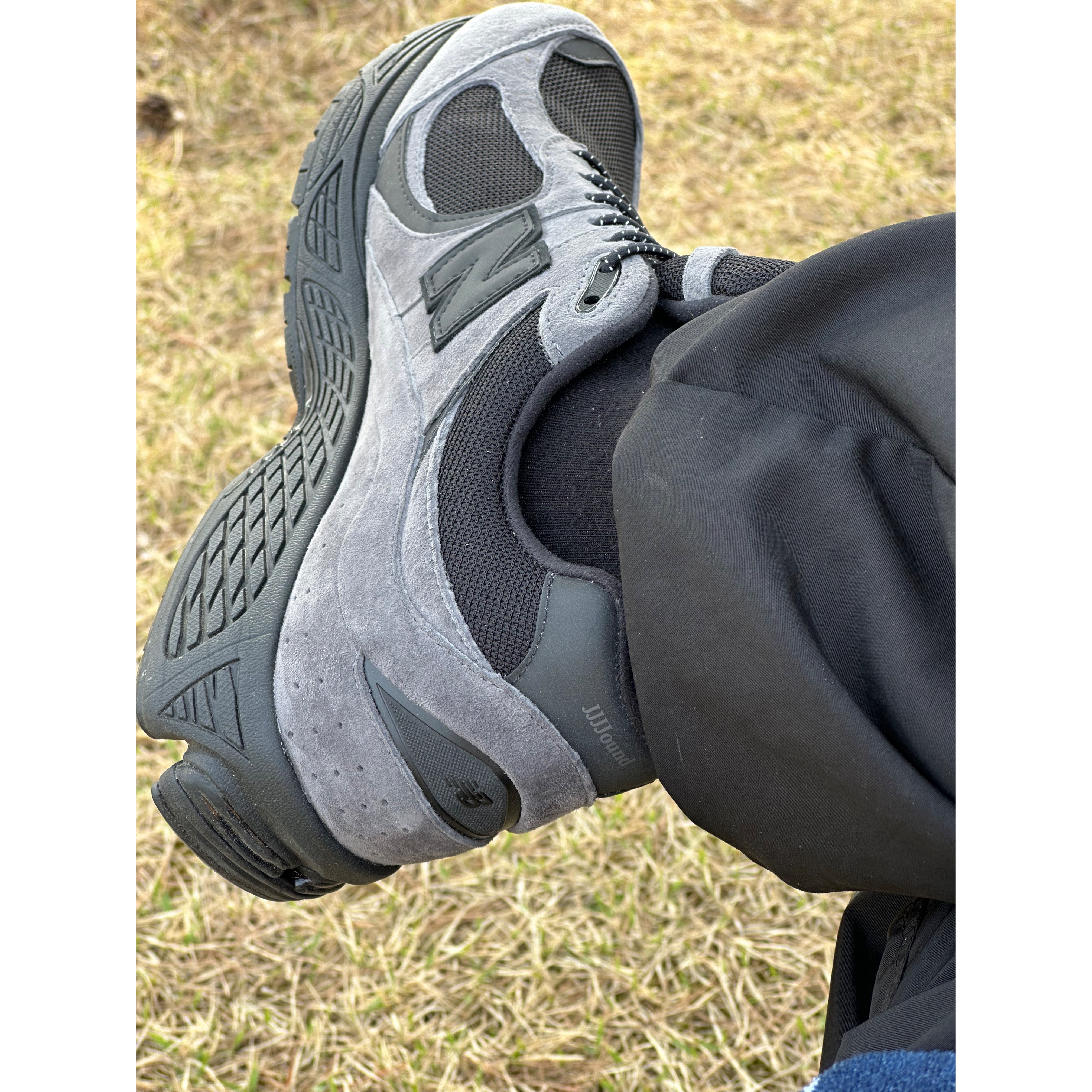 New Balance x JJJJound 2002R Gore-Tex Charcoal 착용 스타일
