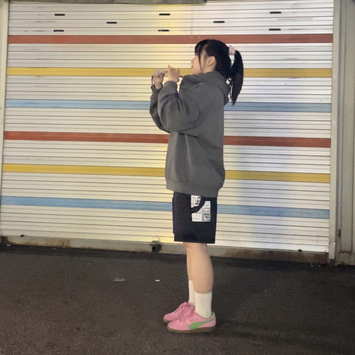 Juun.J Graphic Loose Fit Hooded Sweatshirt Grey - 22FW, IAB Studio x Obey Poster Carpenter Denim Shorts Dusty Black 착용 스타일 - 2