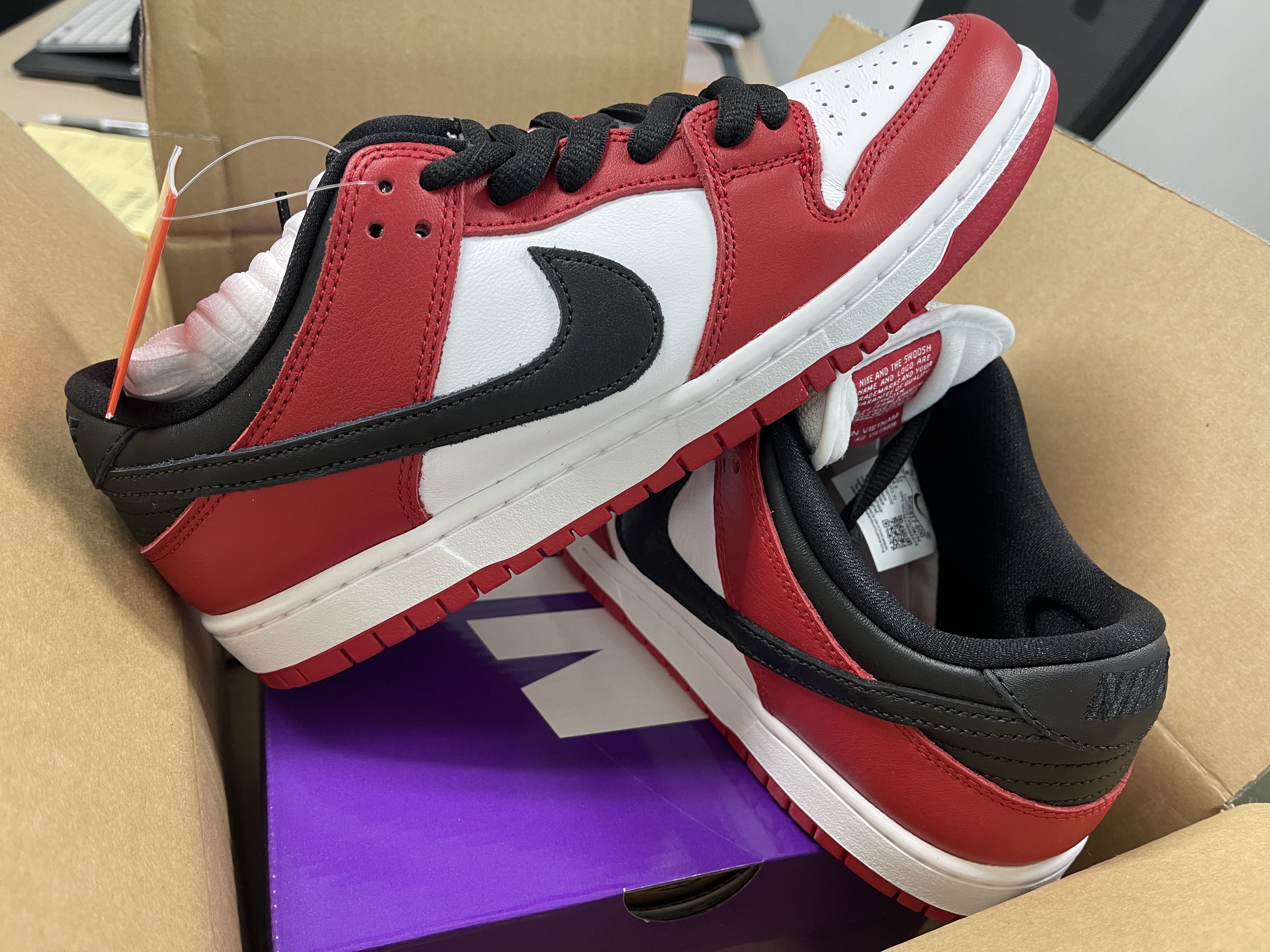 Nike SB Dunk Low Pro Chicago 착용 스타일 - 1
