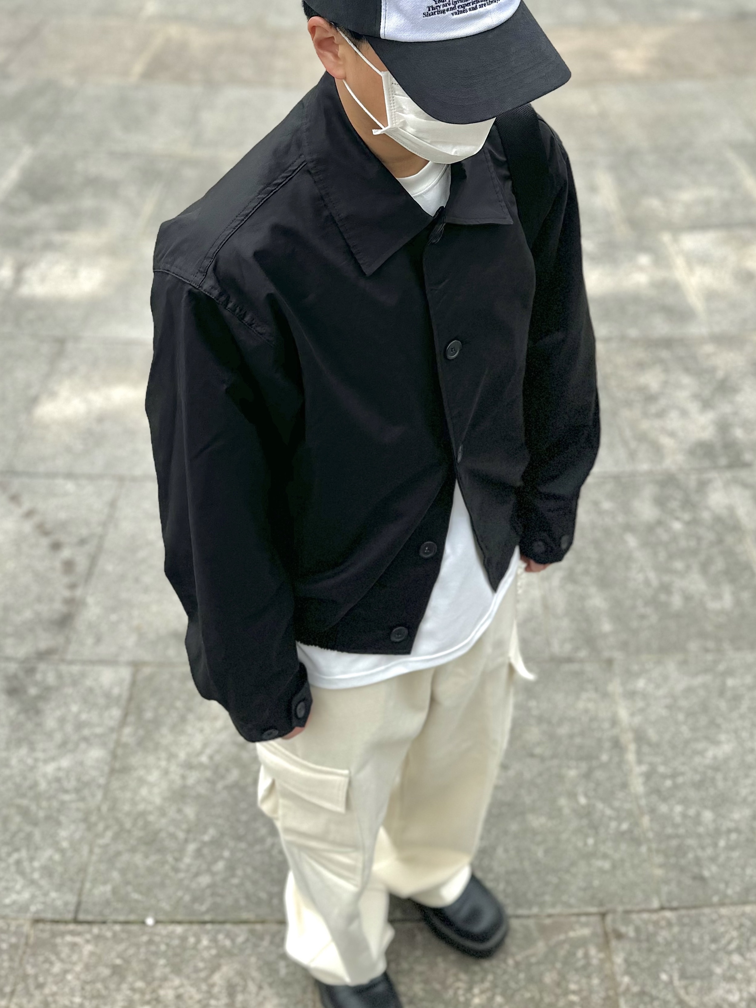 Carhartt Loose Fit Heavyweight Regular Short Sleeve Pocket T-Shirt White 착용 스타일 - 3