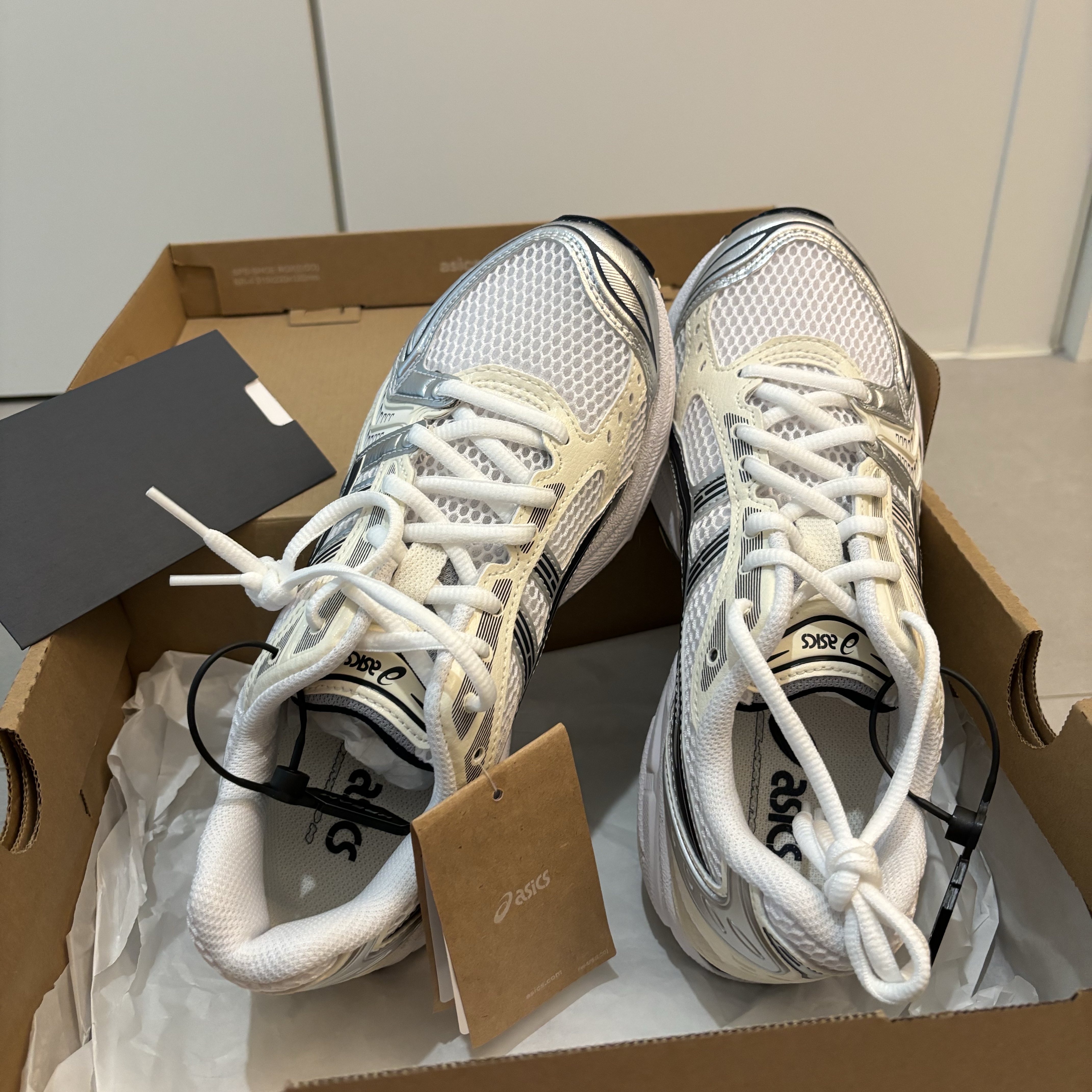 (W) Asics Gel-Kayano 14 White Midnight 착용 스타일 - 3