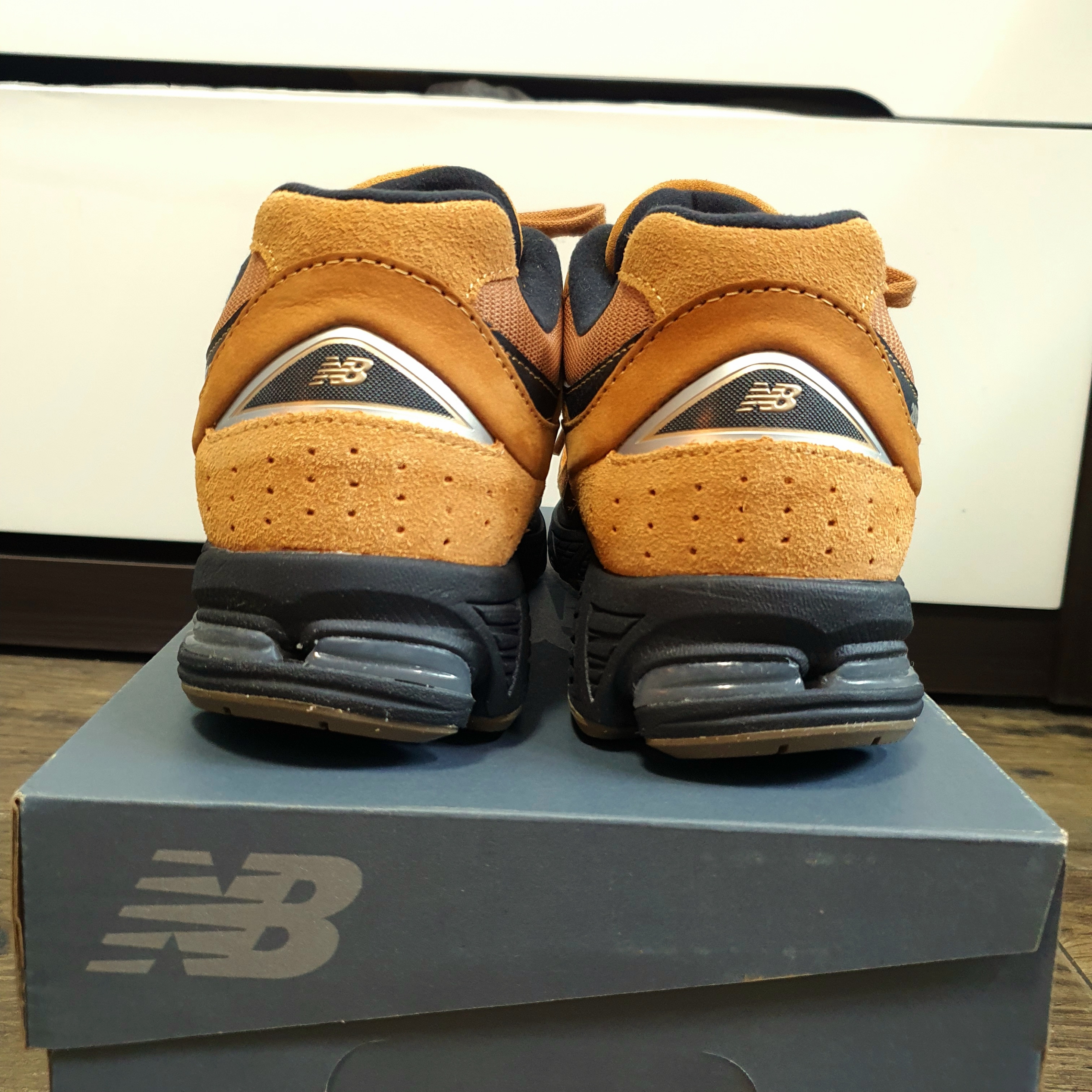 New Balance 2002R Brown 착용 스타일 - 4