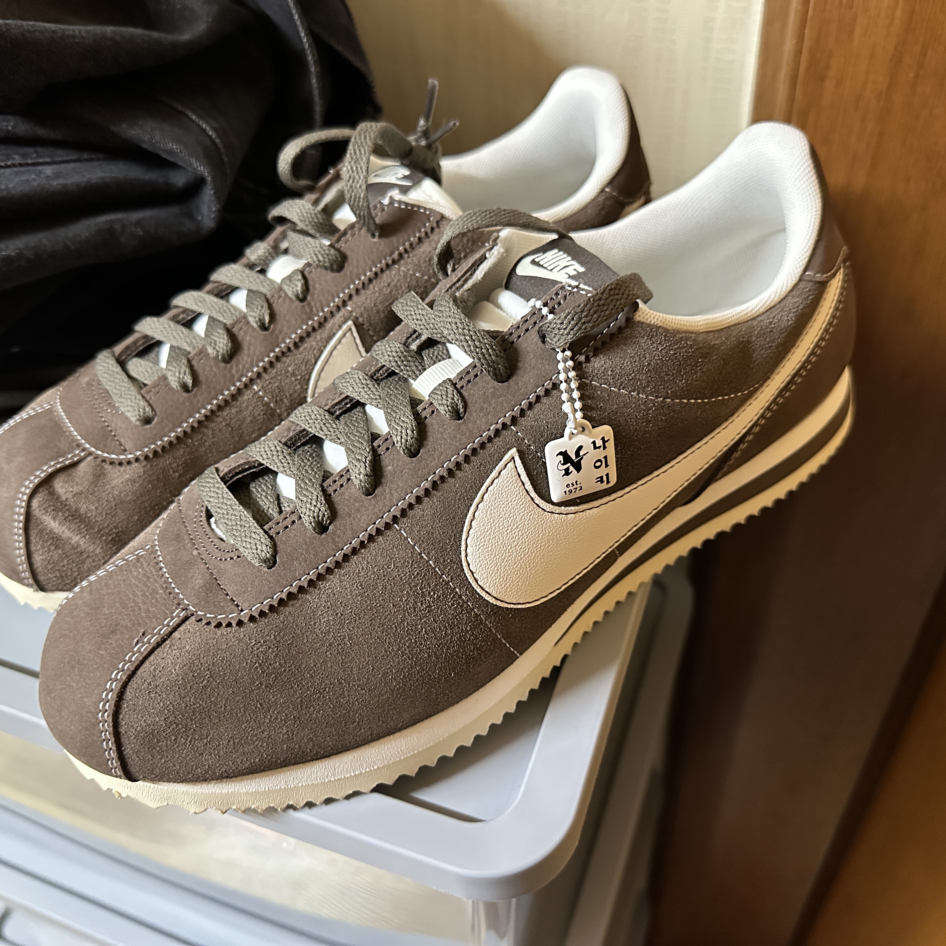 Nike Cortez SE Hangul Day Baroque Brown Sail 착용 스타일
