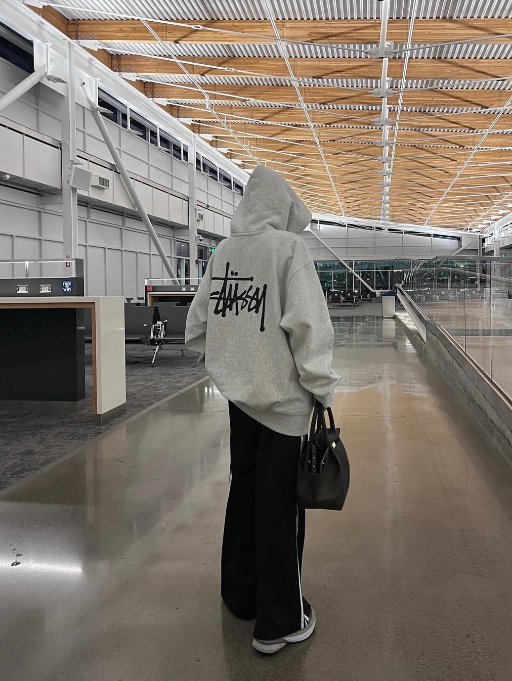Stussy Basic Stussy Hoodie Ash Heather, Stussy Basic Stussy Crew Ash Heather 2023 착용 스타일 - 2