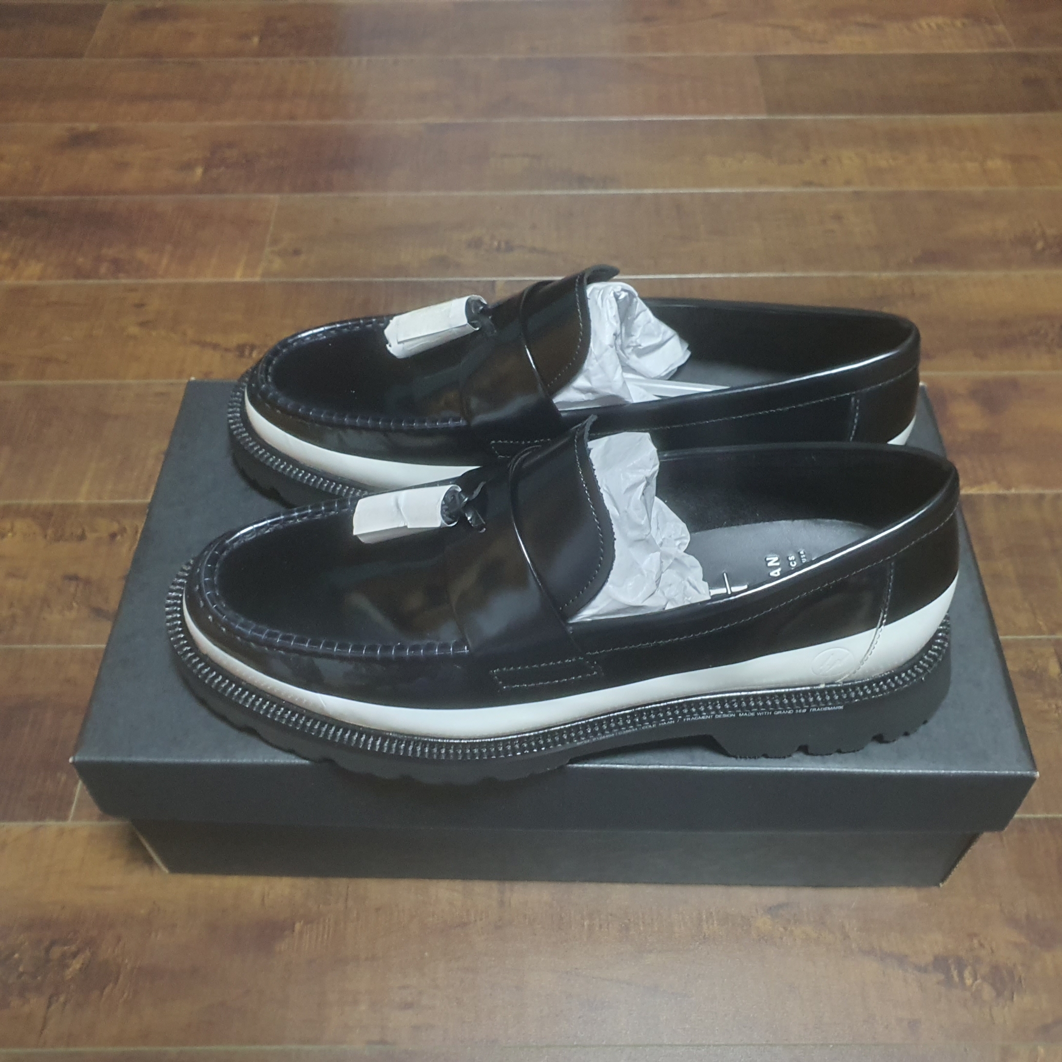 Cole Haan x Fragment American Classics Tassel Loafer Black White 착용 스타일