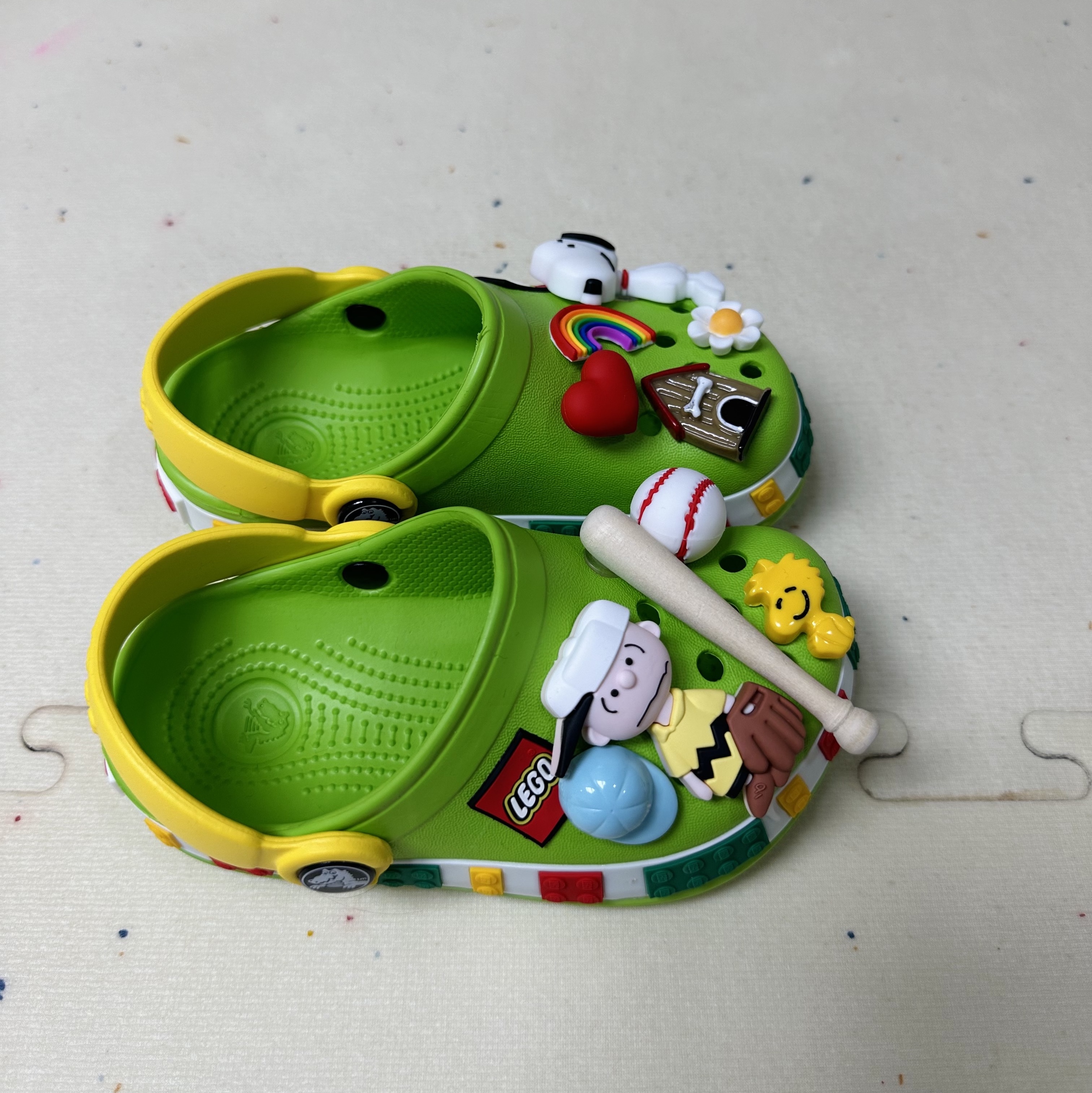 (Kids) Crocs Bayaband Clog Army Green 착용 스타일 - 2