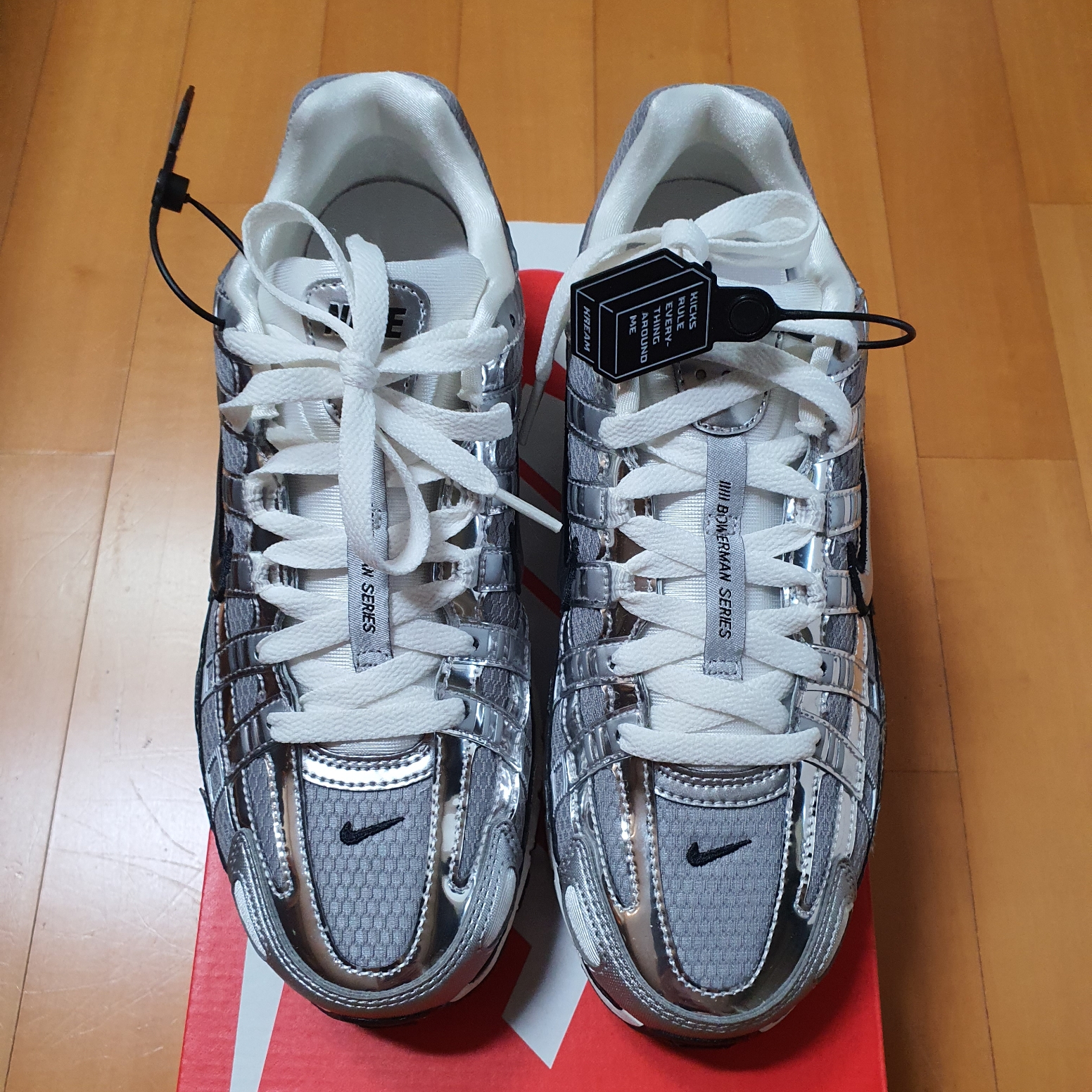 Nike P-6000 Metallic Silver 착용 스타일